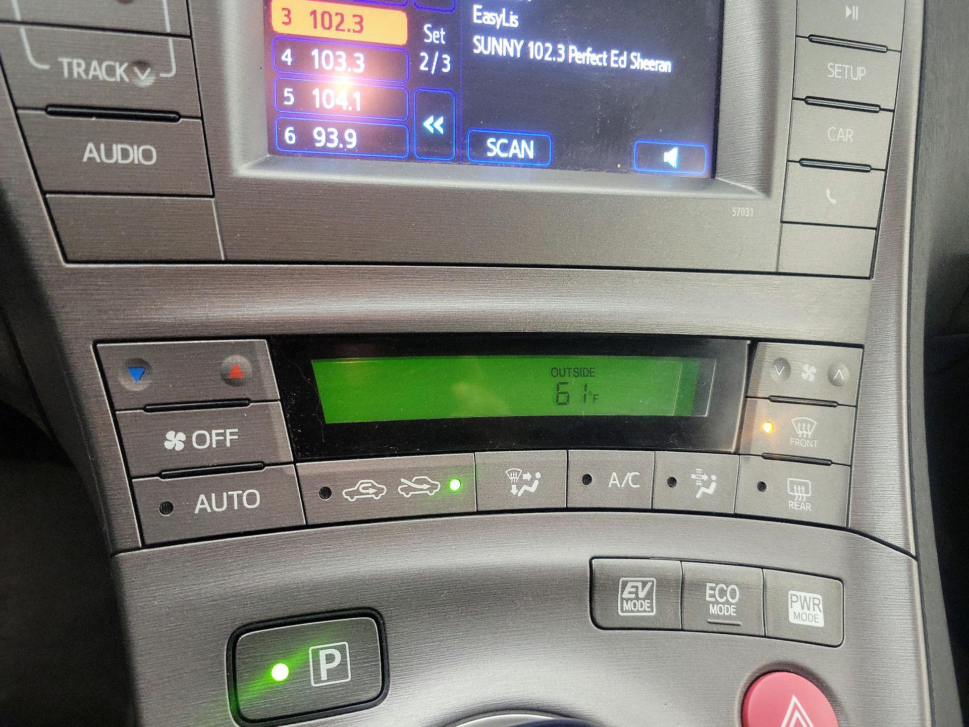 Thumbnail: 2015 Toyota Prius - 16