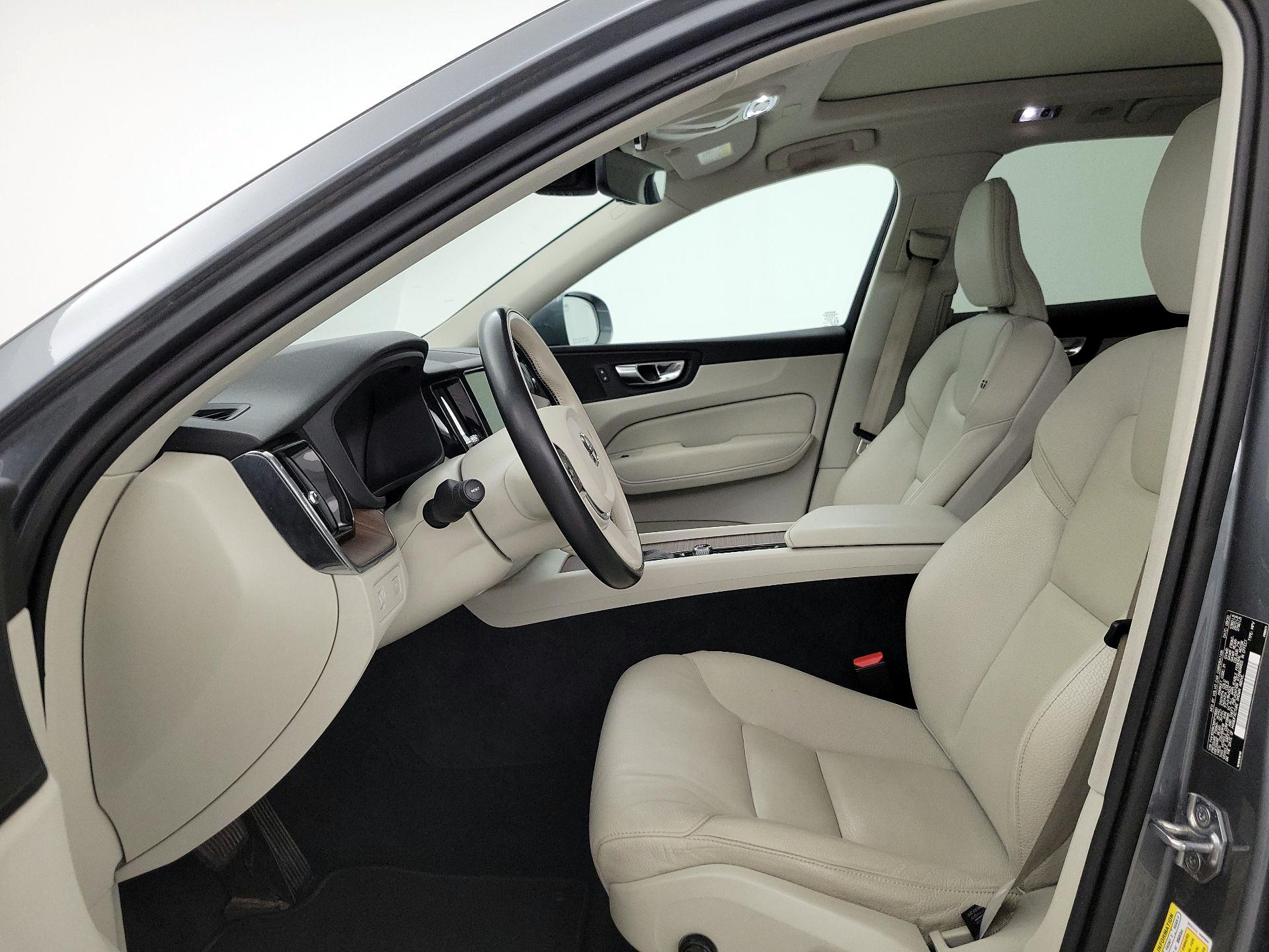 Thumbnail: 2021 Volvo XC60 - 11