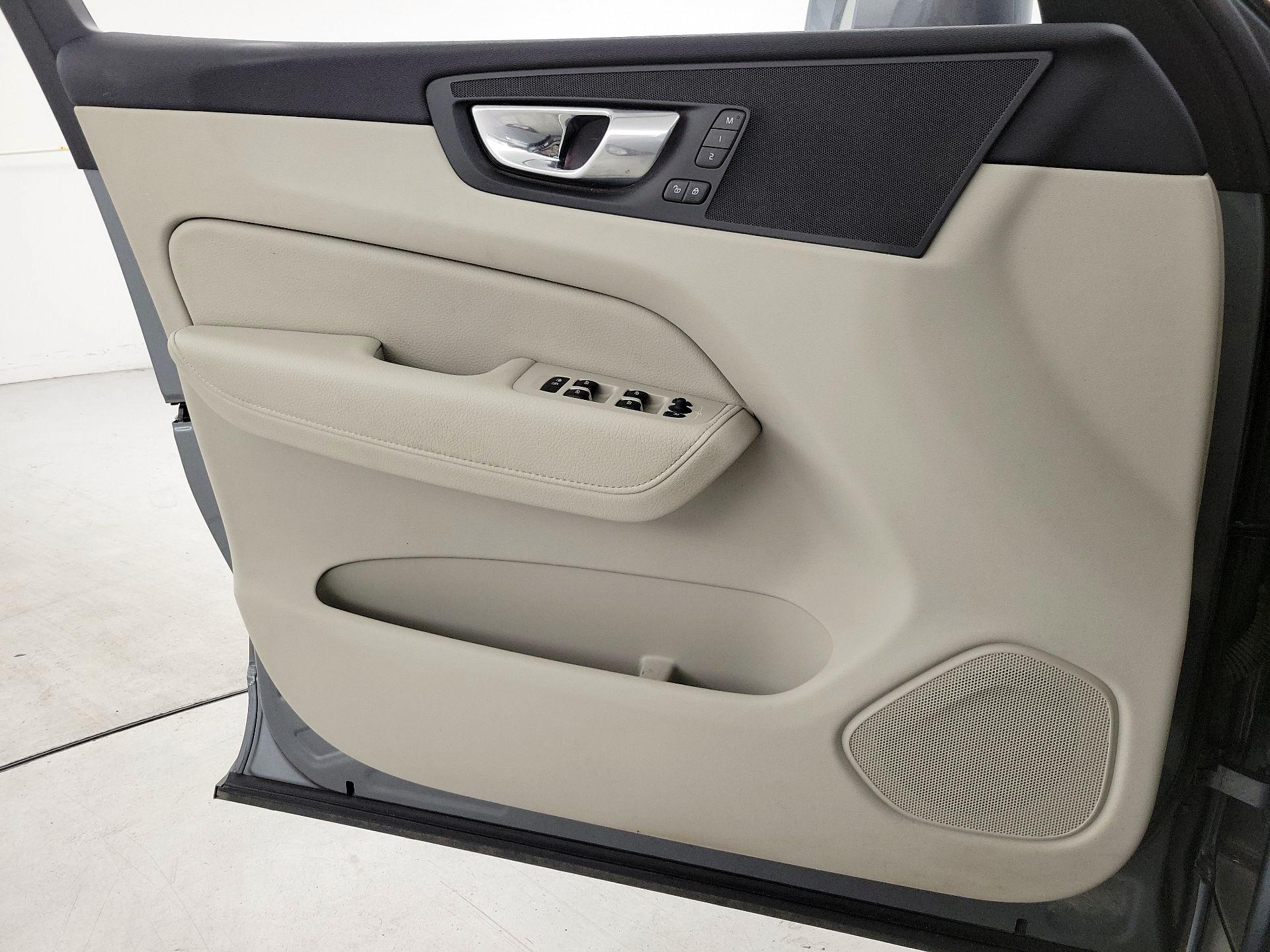 Thumbnail: 2021 Volvo XC60 - 12