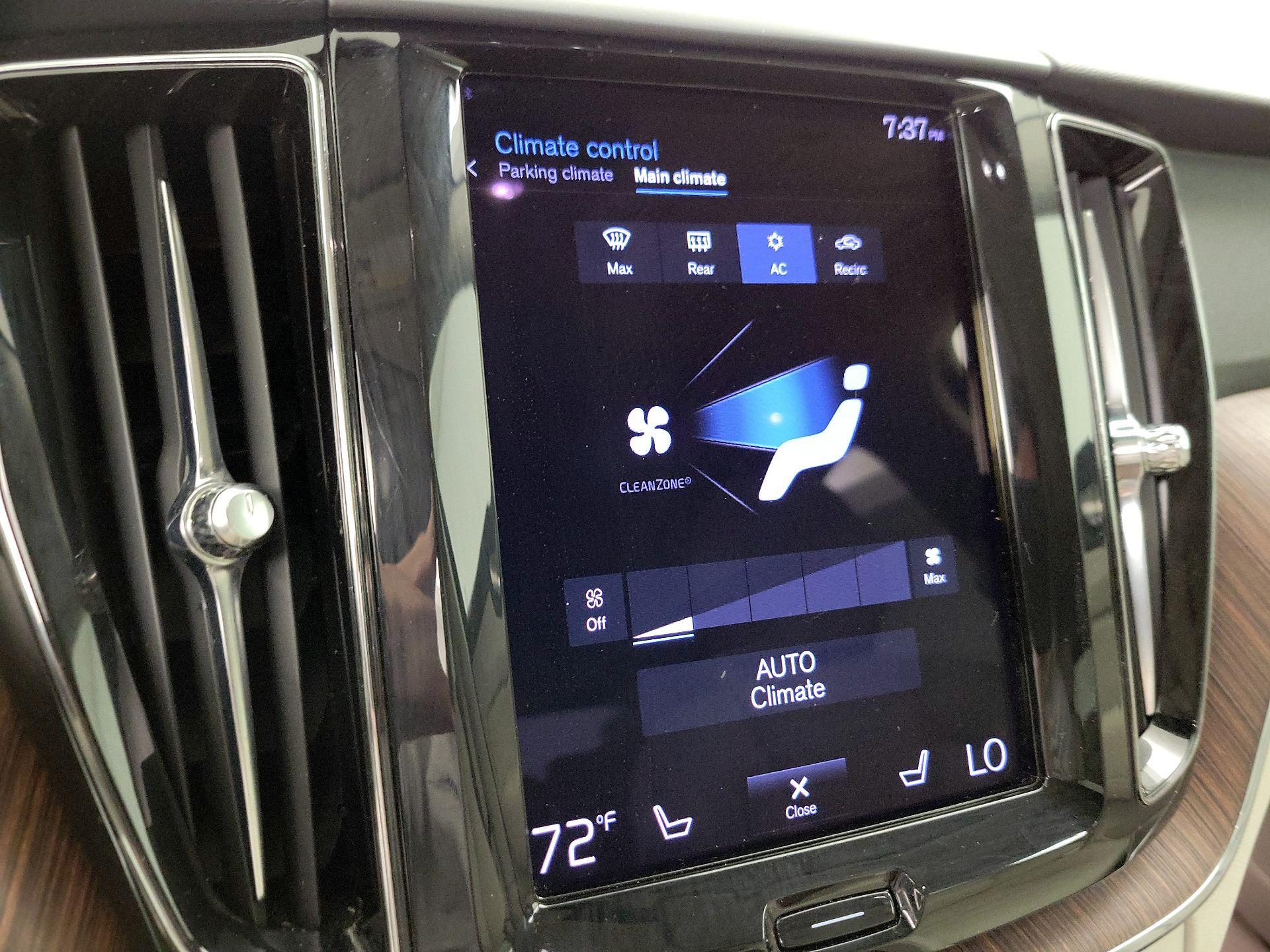Thumbnail: 2021 Volvo XC60 - 17