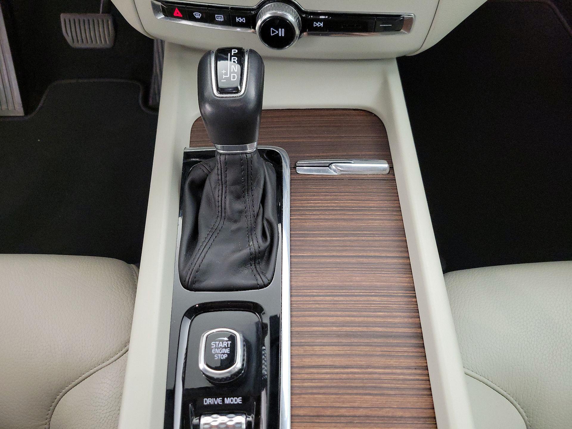 Thumbnail: 2021 Volvo XC60 - 18