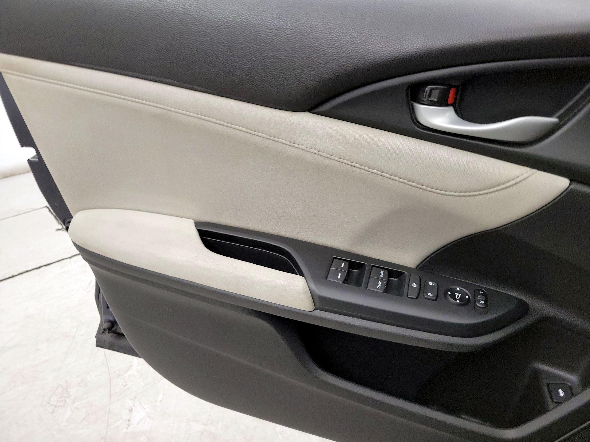 Thumbnail: 2019 Honda Insight - 12