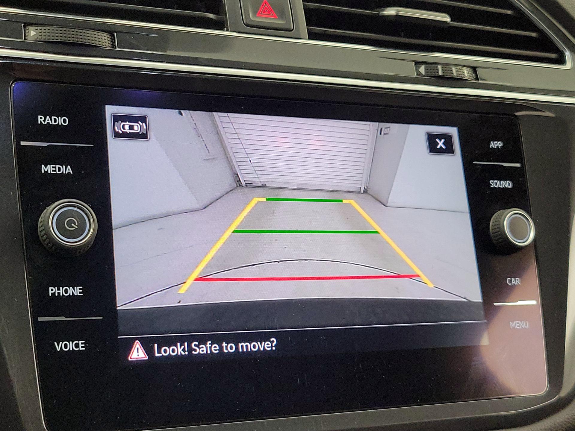 Thumbnail: 2022 Volkswagen Tiguan - 14