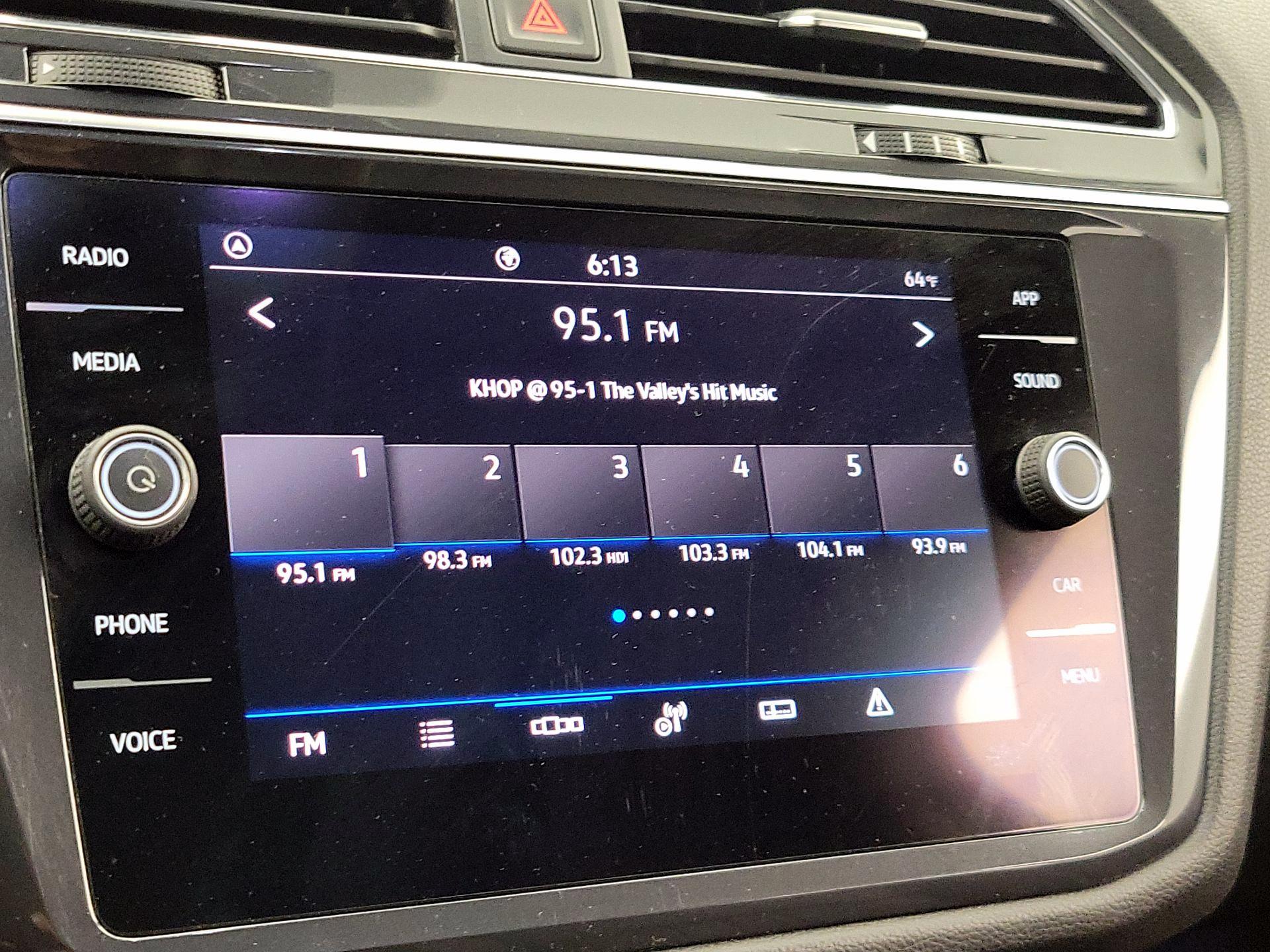 Thumbnail: 2022 Volkswagen Tiguan - 15