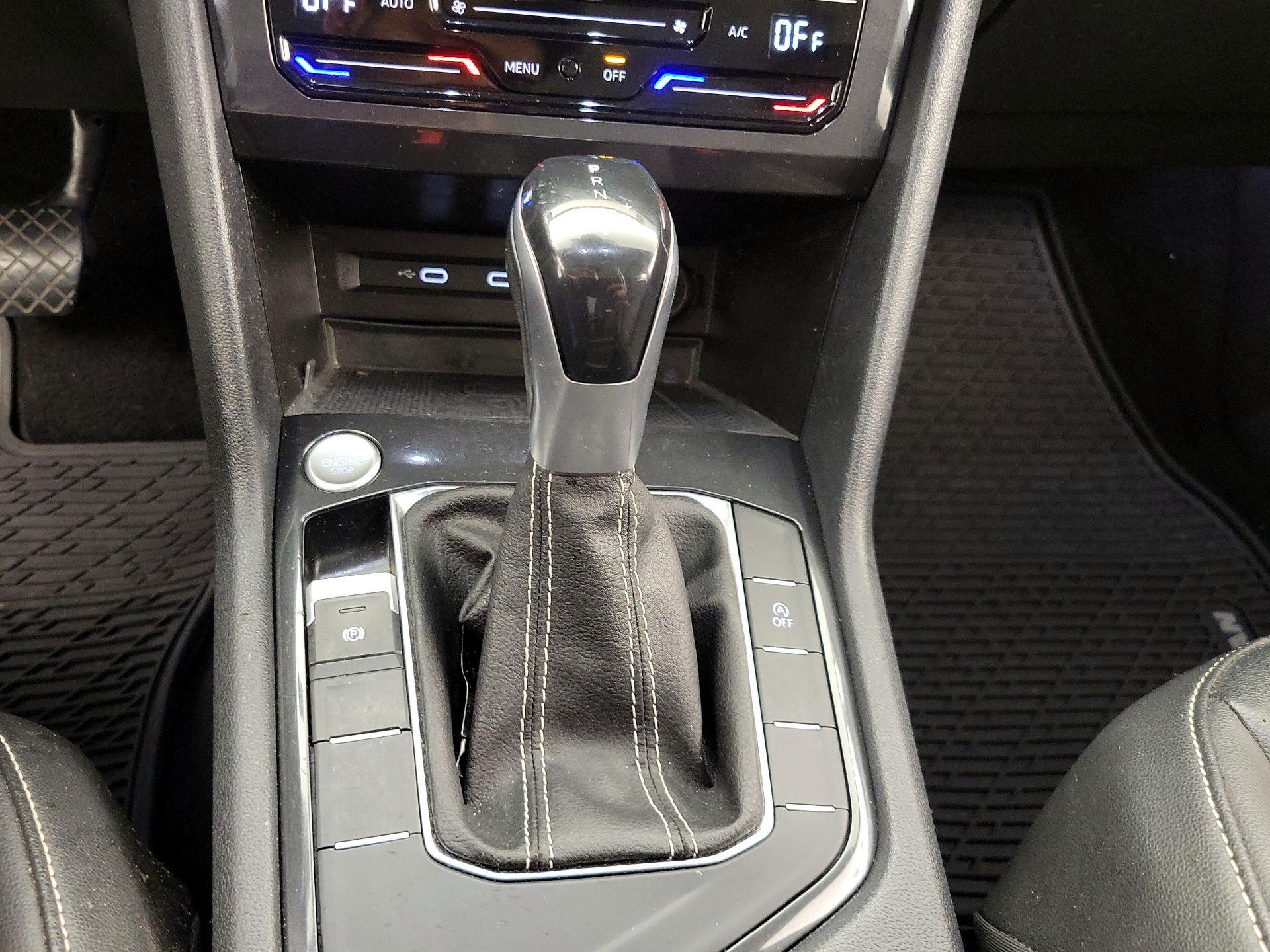 Thumbnail: 2022 Volkswagen Tiguan - 17