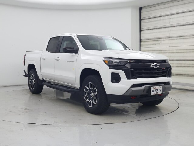 White 2024 Chevrolet Colorado Z71 Crew Cab 4WD Pickup Truck Four-Wheel Drive Automatic