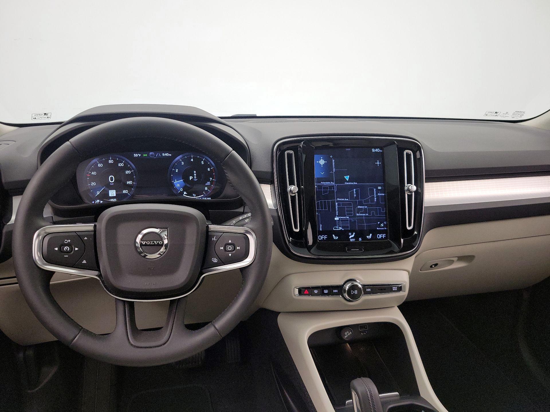 Thumbnail: 2021 Volvo XC40 - 9