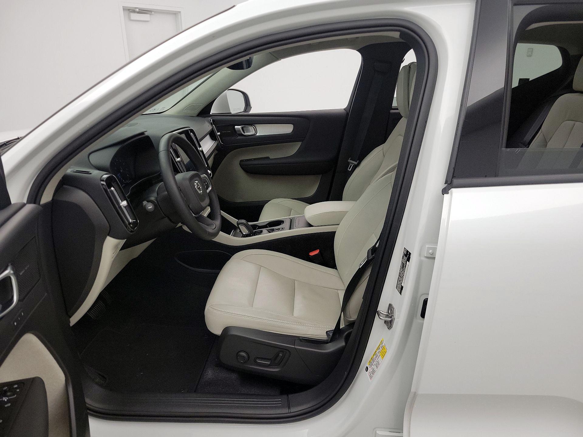 Thumbnail: 2021 Volvo XC40 - 11