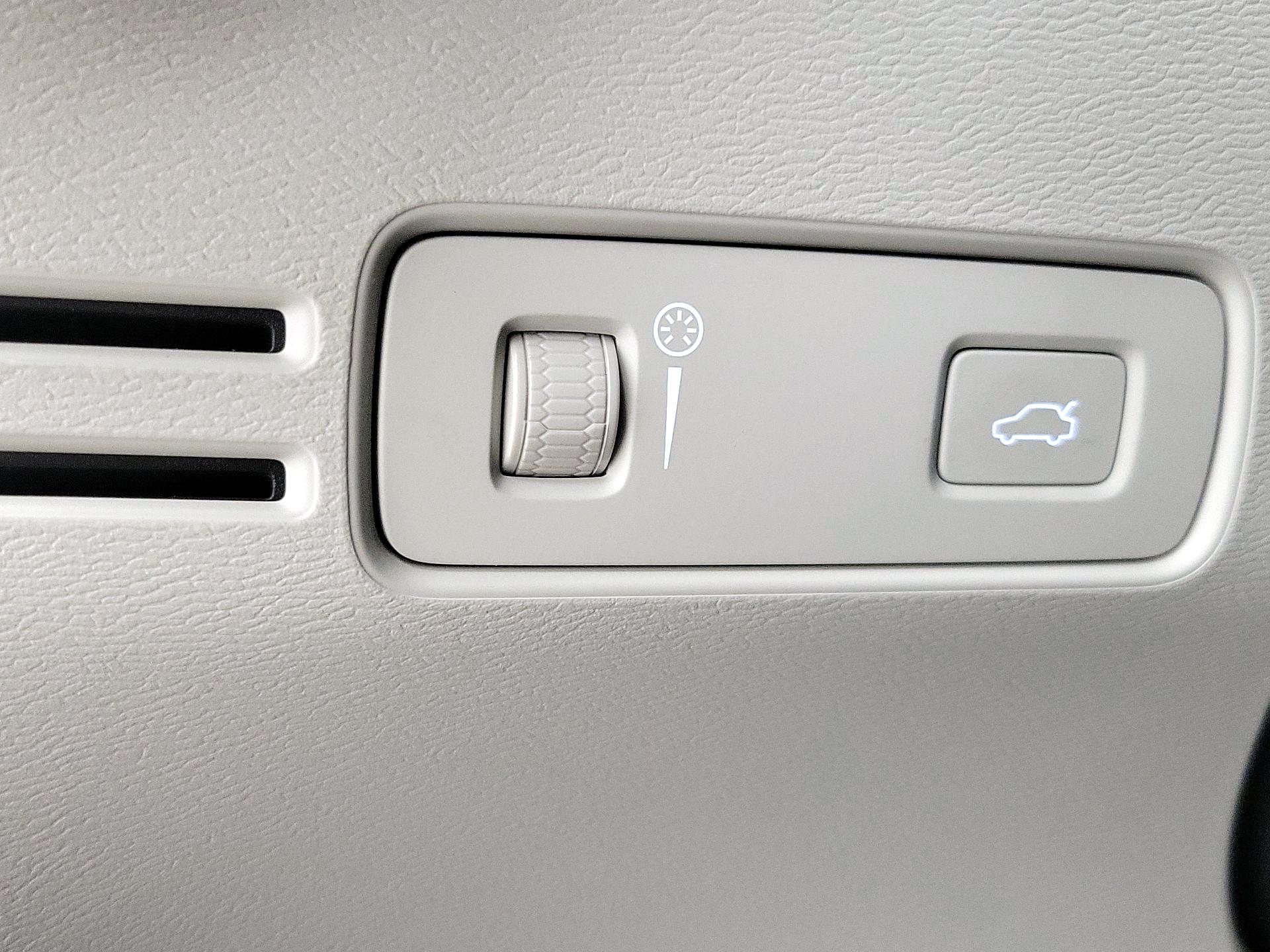 Thumbnail: 2021 Volvo XC40 - 13