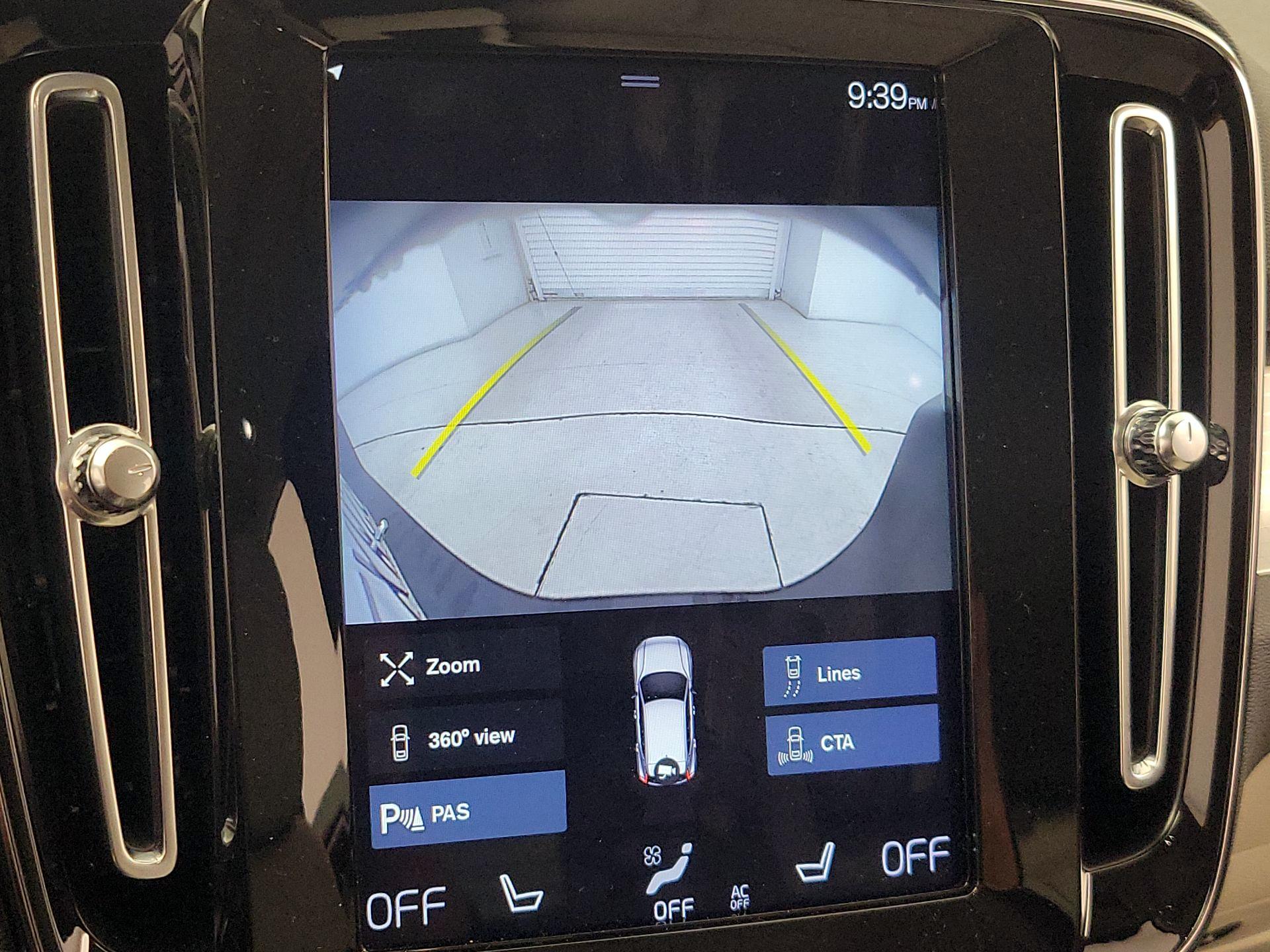 Thumbnail: 2021 Volvo XC40 - 15