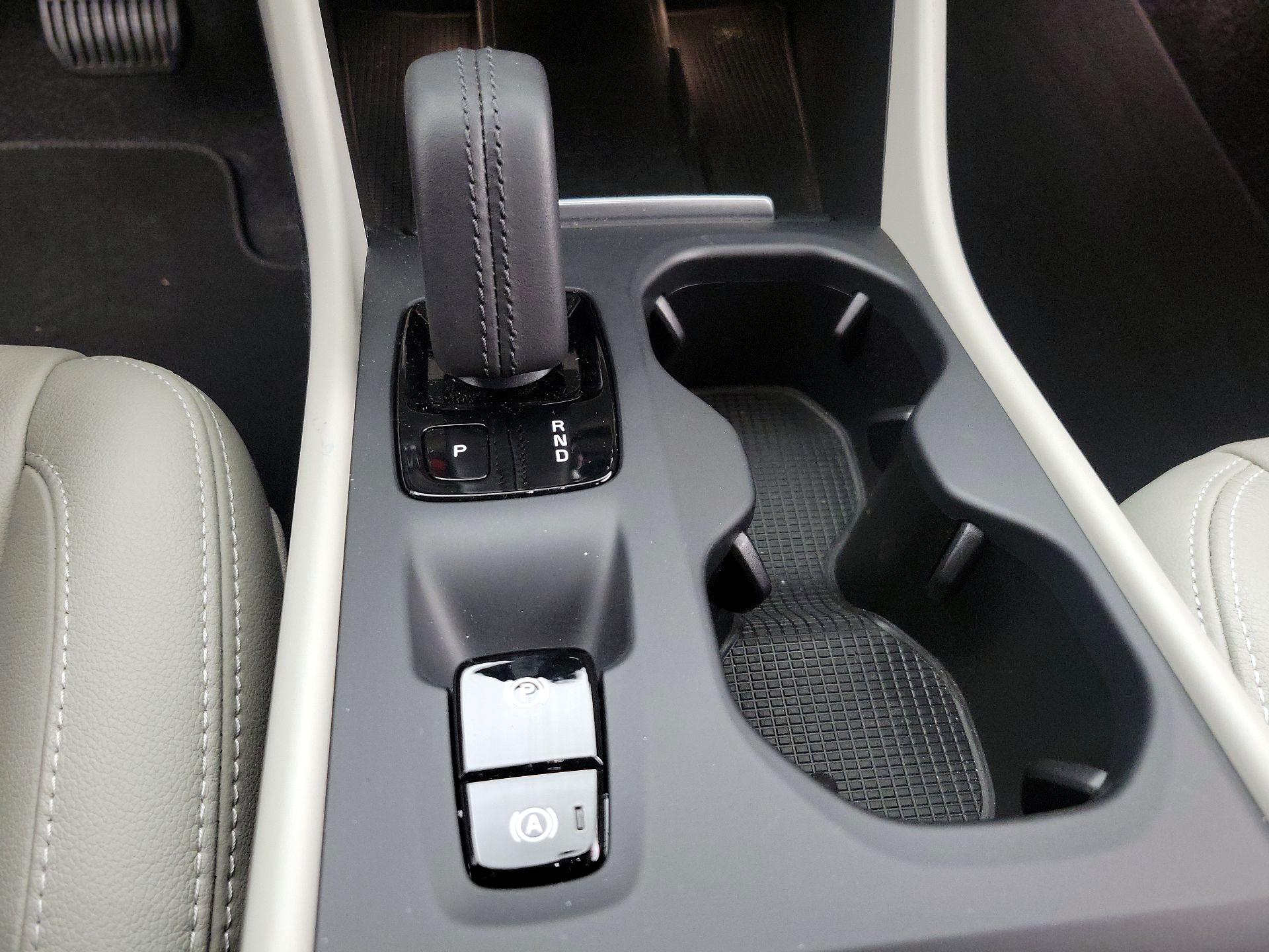 Thumbnail: 2021 Volvo XC40 - 18