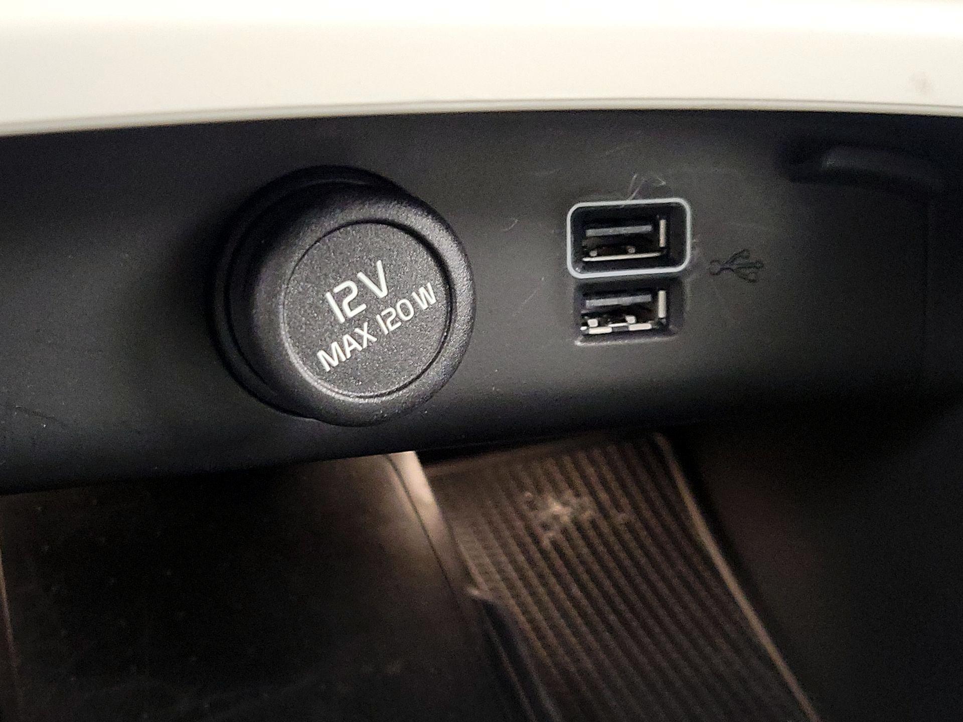 Thumbnail: 2021 Volvo XC40 - 19