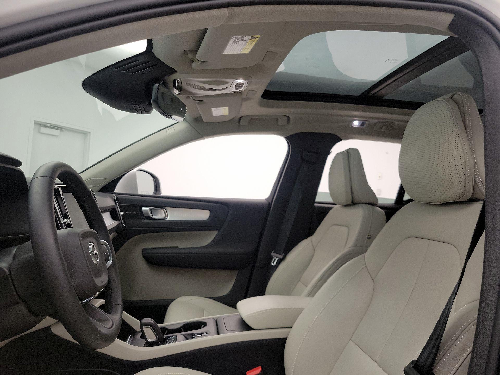 Thumbnail: 2021 Volvo XC40 - 20