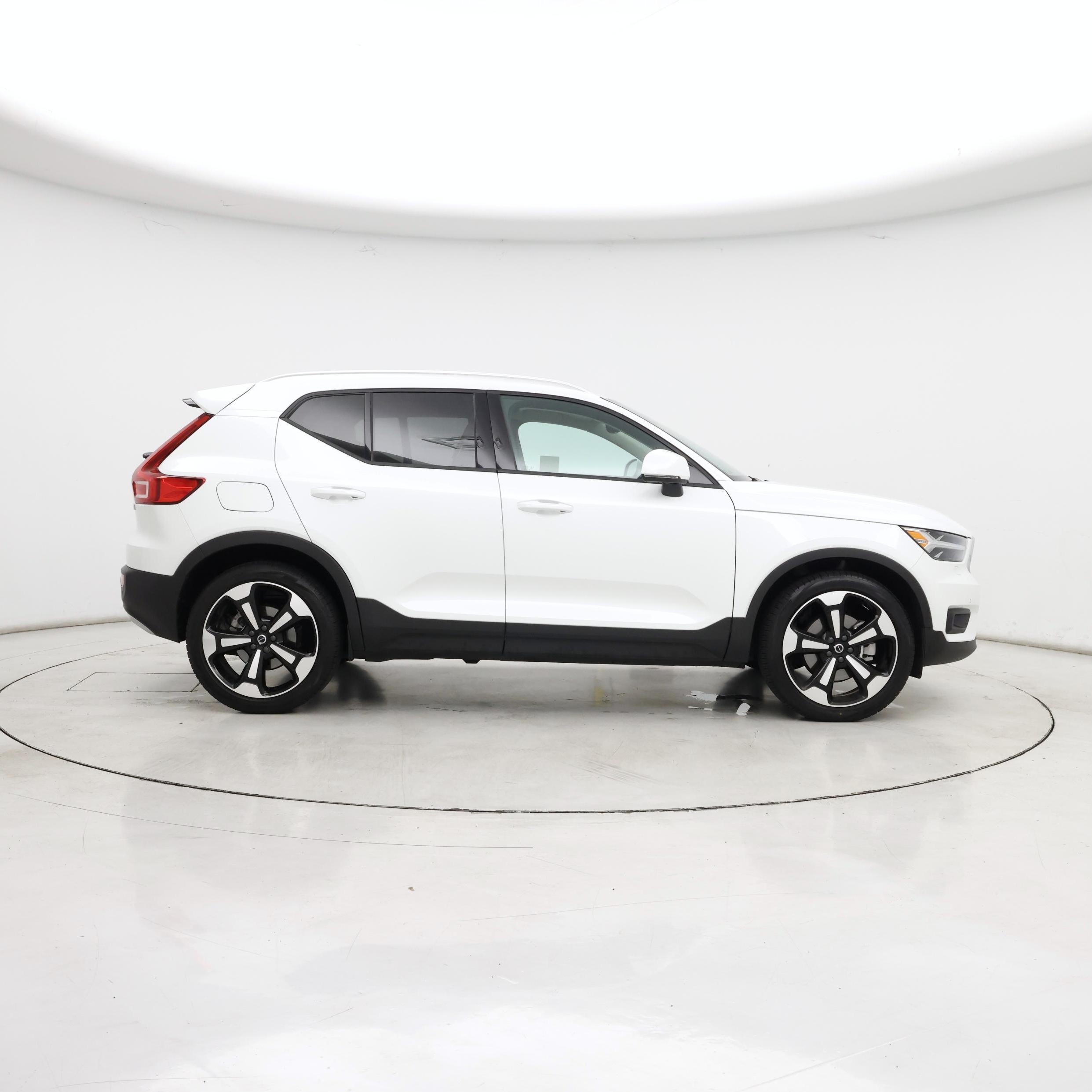 Thumbnail: 2021 Volvo XC40 - 7
