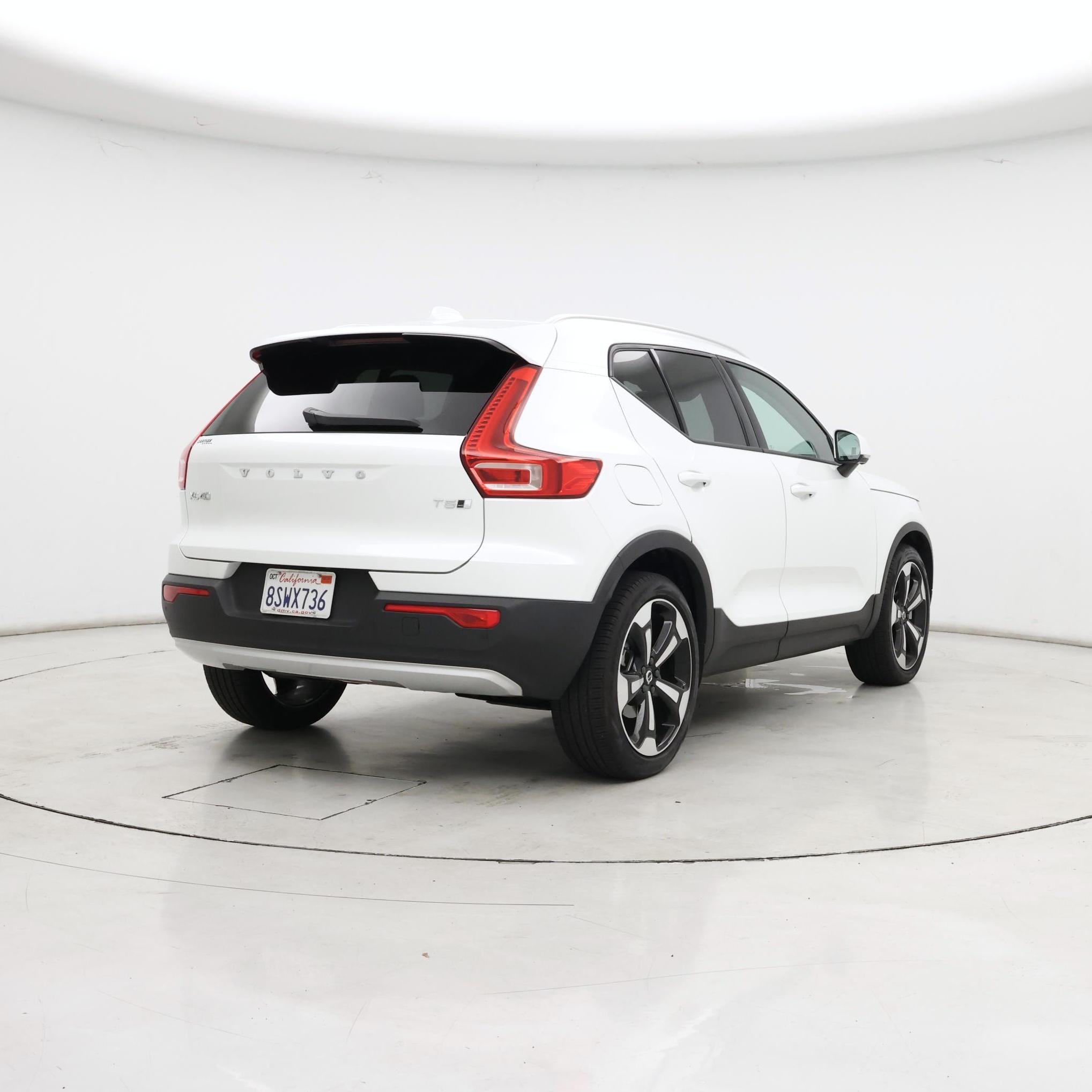 Thumbnail: 2021 Volvo XC40 - 8