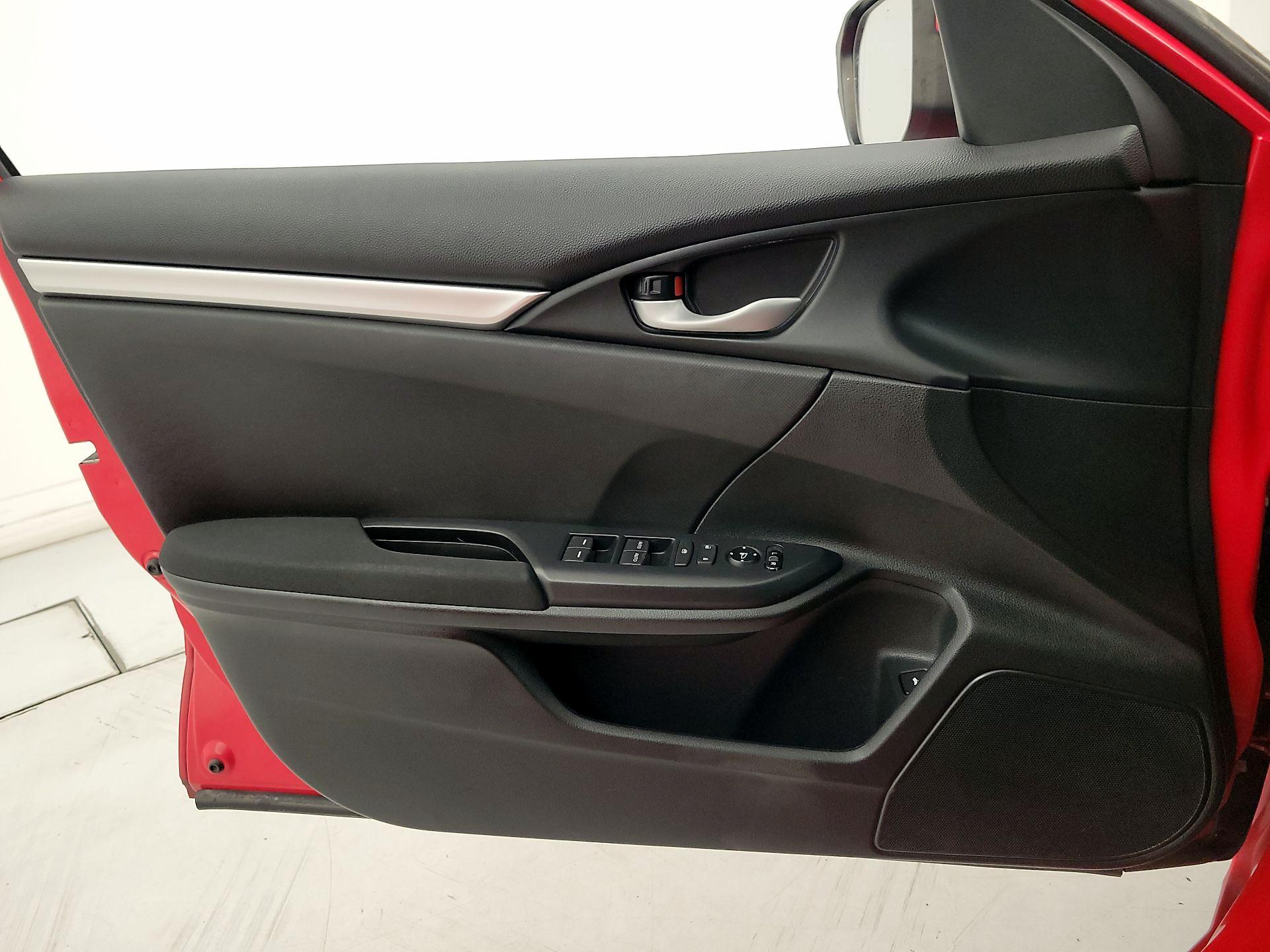 Thumbnail: 2016 Honda Civic - 12