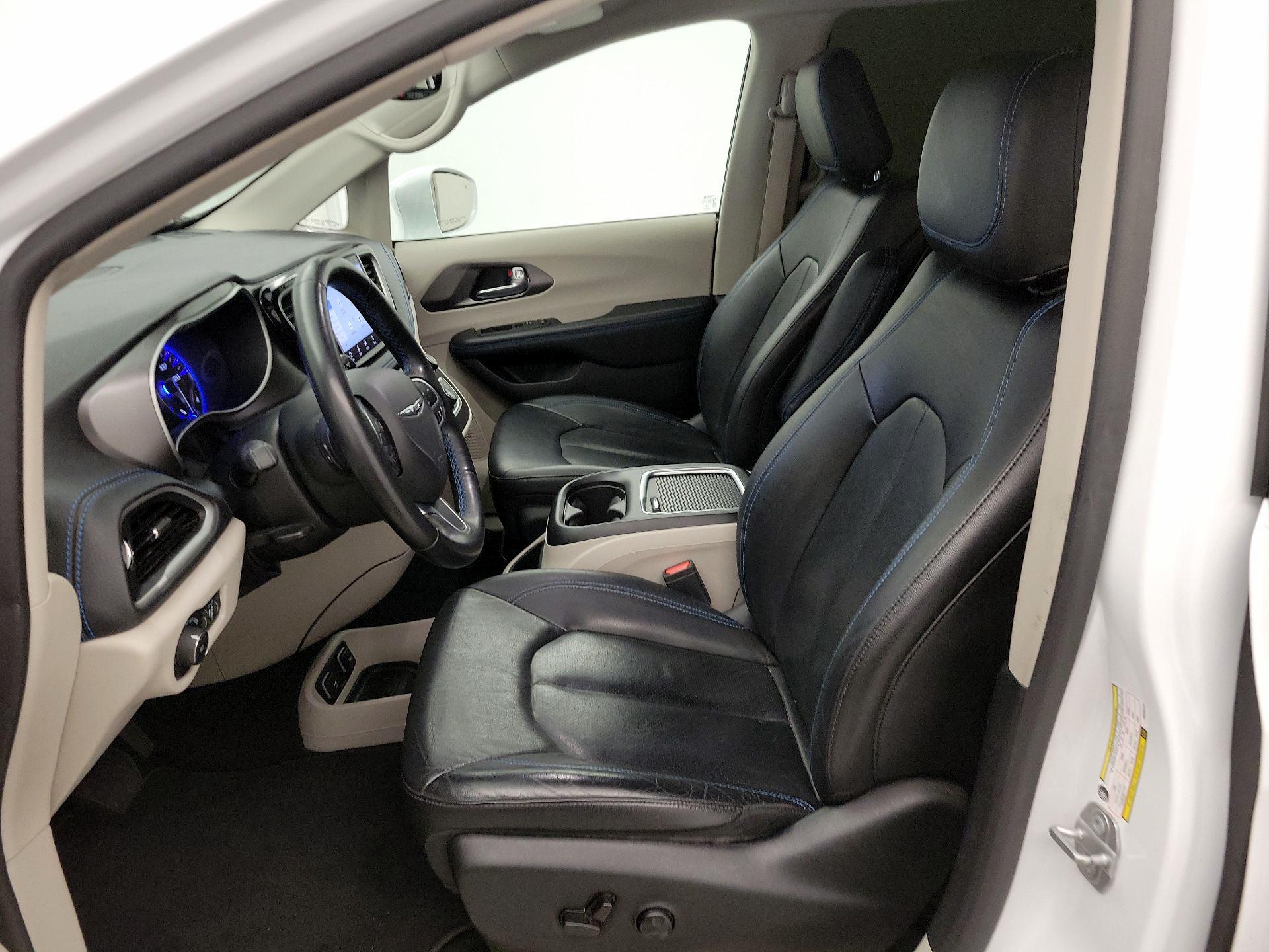 Thumbnail: 2021 Chrysler Pacifica - 11