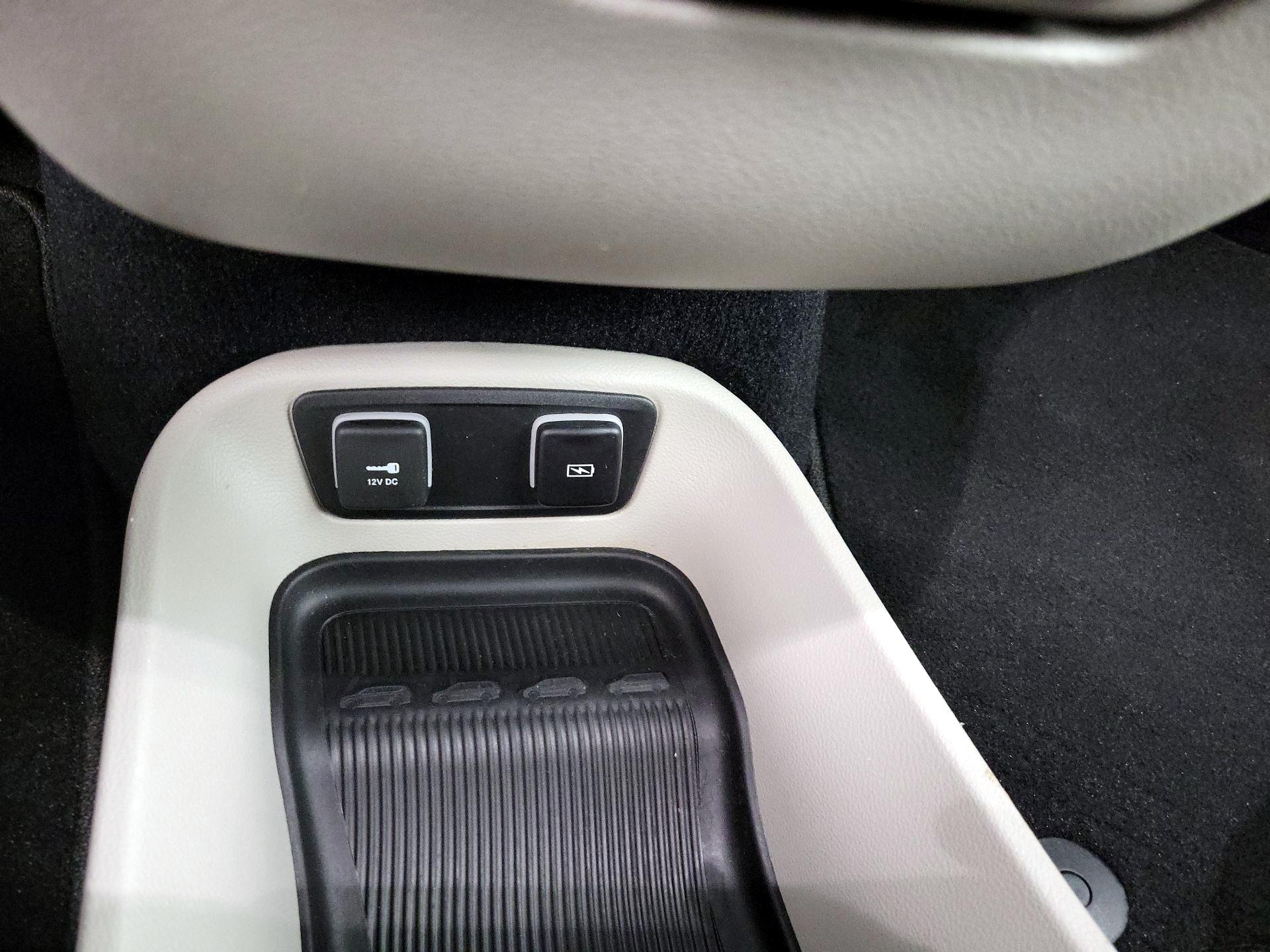 Thumbnail: 2021 Chrysler Pacifica - 18