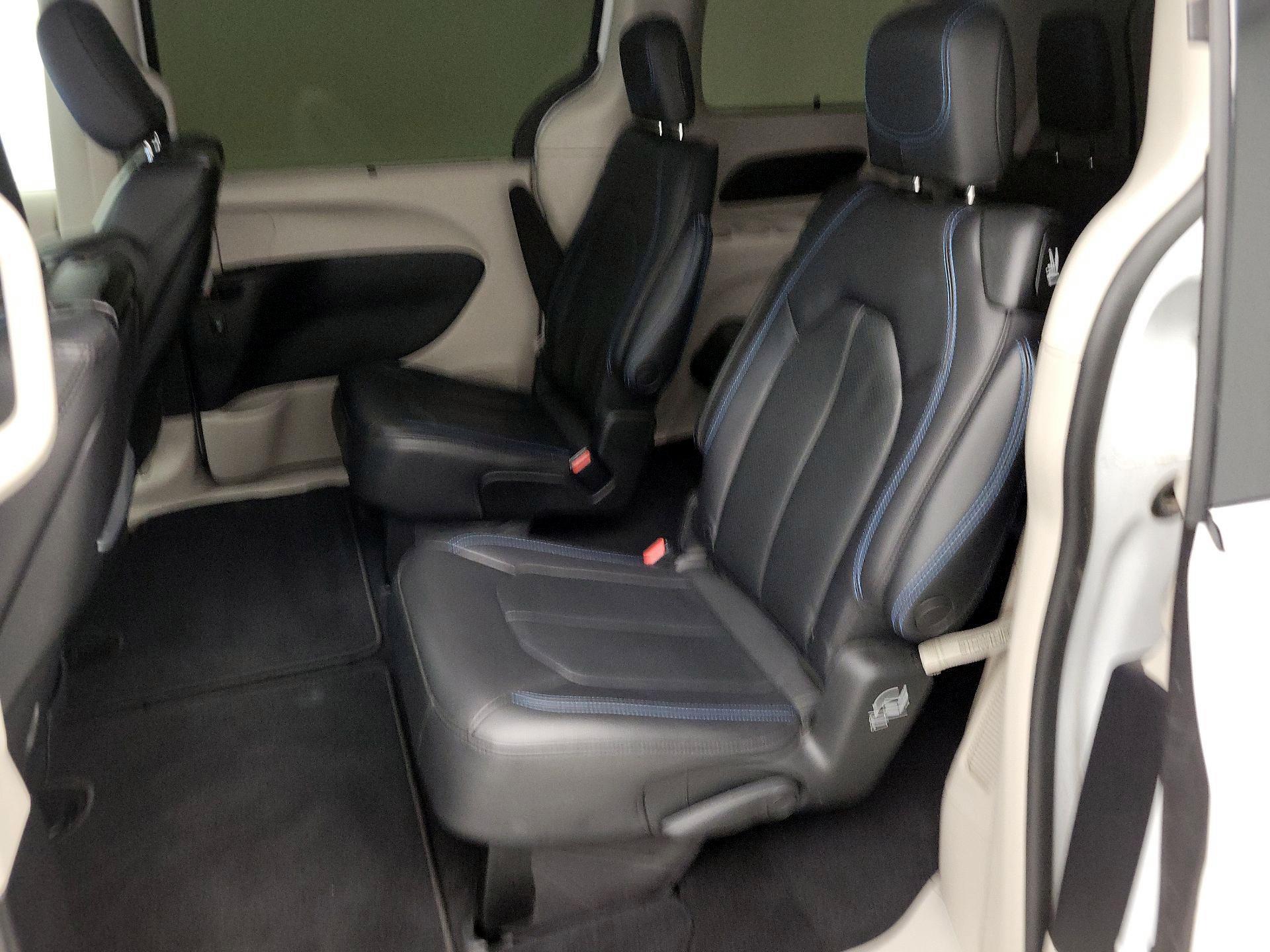 Thumbnail: 2021 Chrysler Pacifica - 19