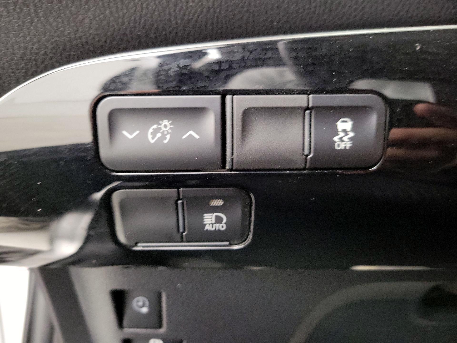 Thumbnail: 2019 Toyota Prius Prime - 13