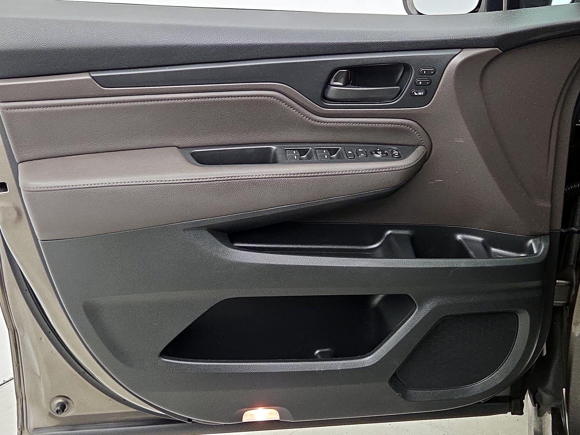 Thumbnail: 2018 Honda Odyssey - 12