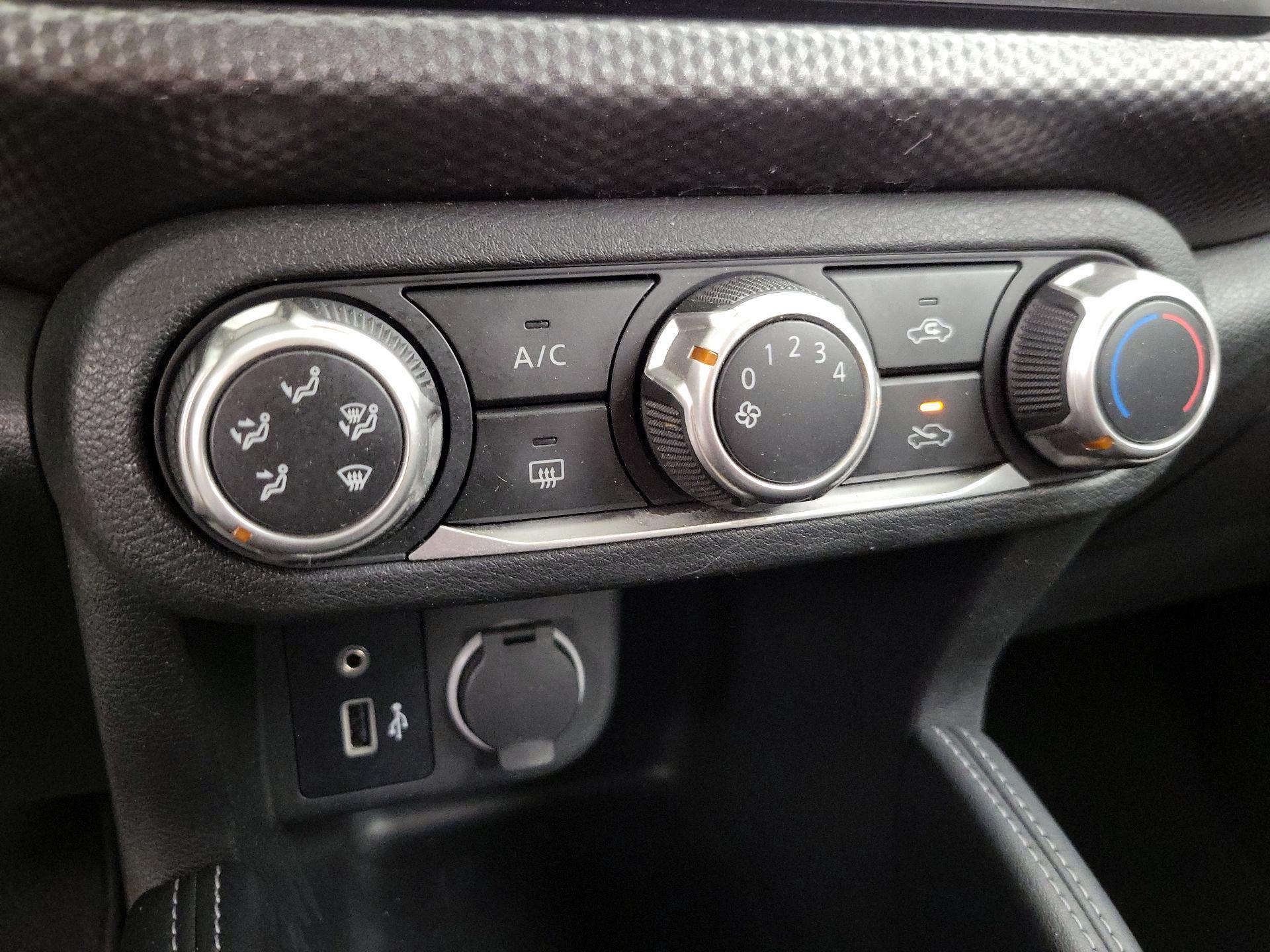 Thumbnail: 2019 Nissan Kicks - 16