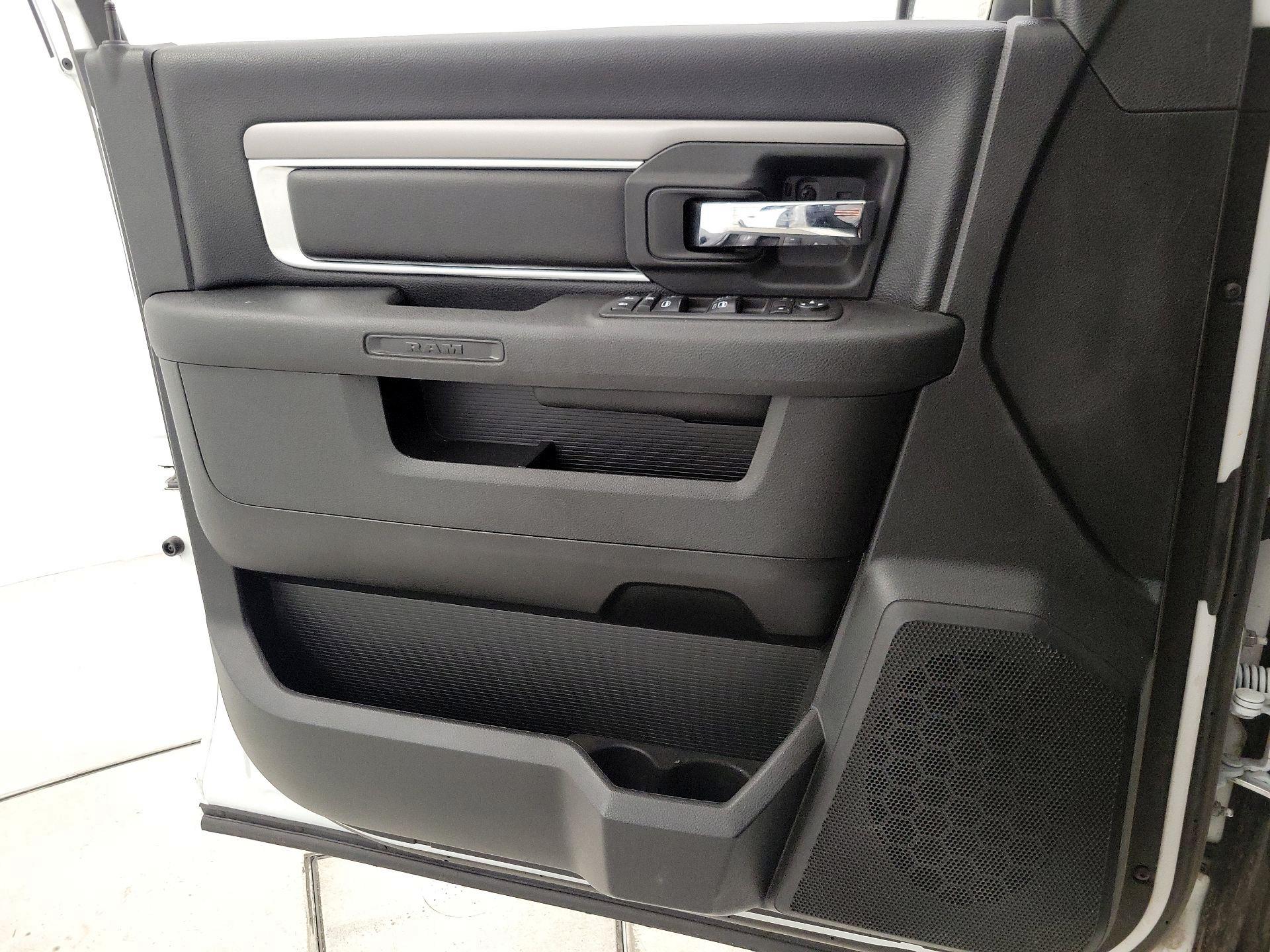 Thumbnail: 2021 RAM 1500 Classic - 12