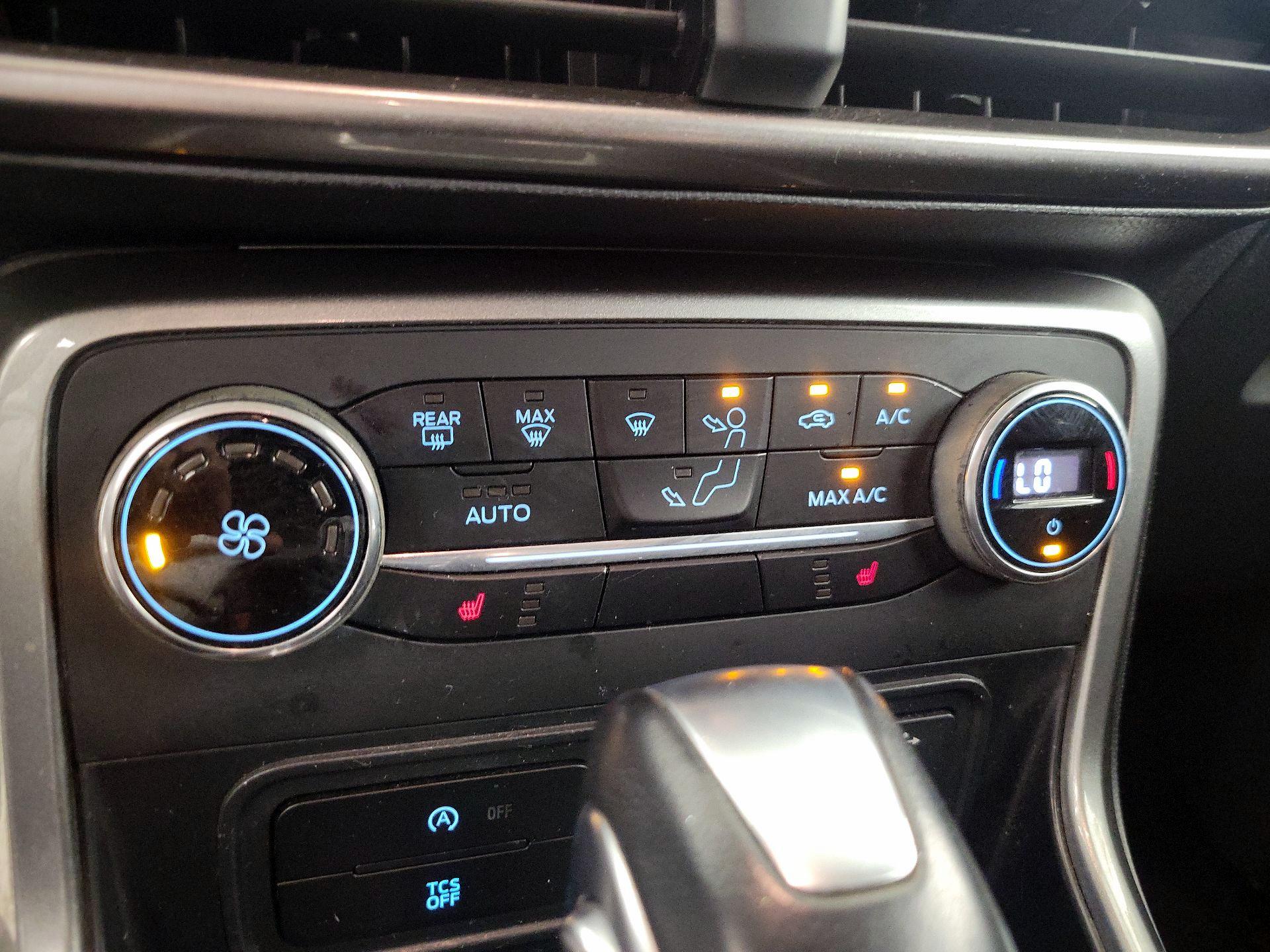 Thumbnail: 2018 Ford EcoSport - 17