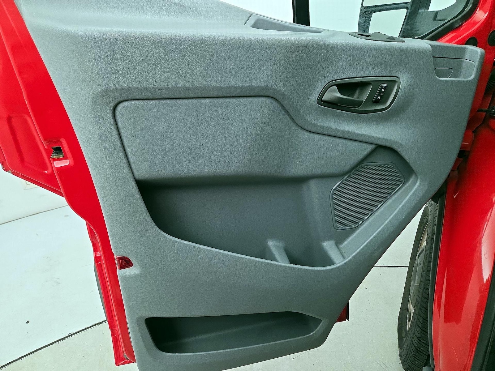 2017 Ford Transit Wagon XLT - Photo 13