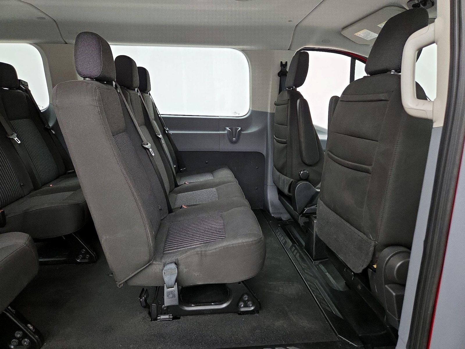 2017 Ford Transit Wagon XLT - Photo 18