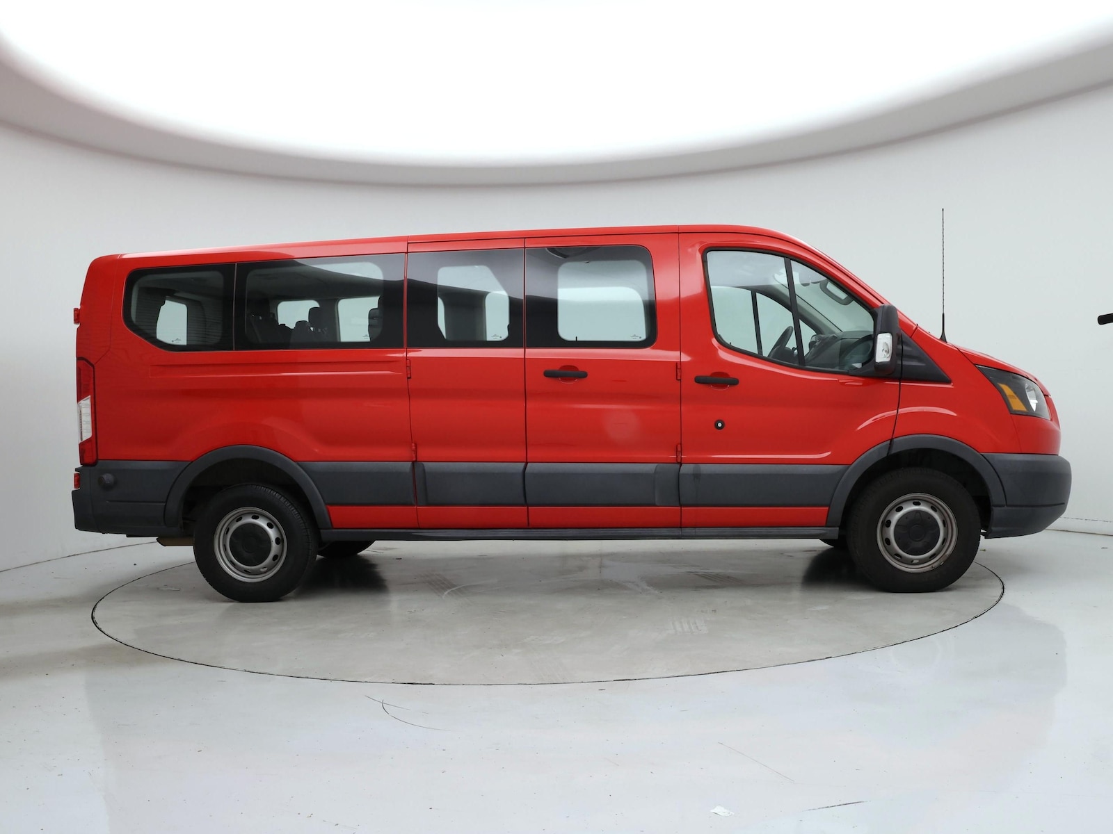 2017 Ford Transit Wagon XLT - Photo 8