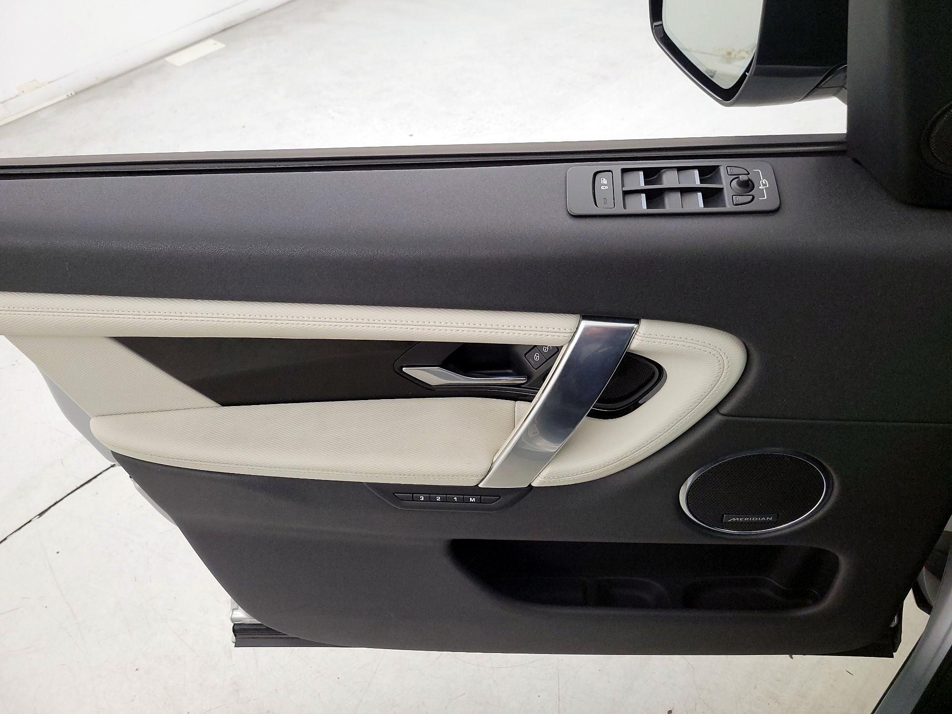 Thumbnail: 2020 Land Rover Discovery Sport - 12