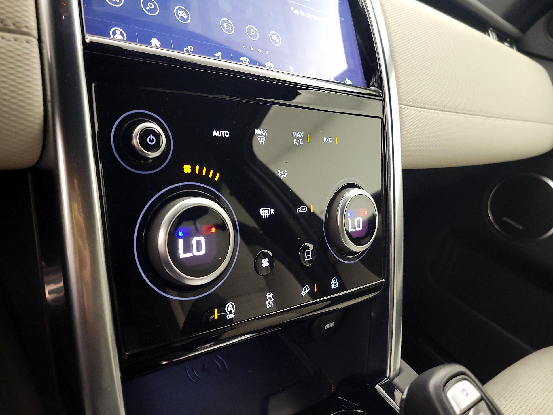 Thumbnail: 2020 Land Rover Discovery Sport - 16