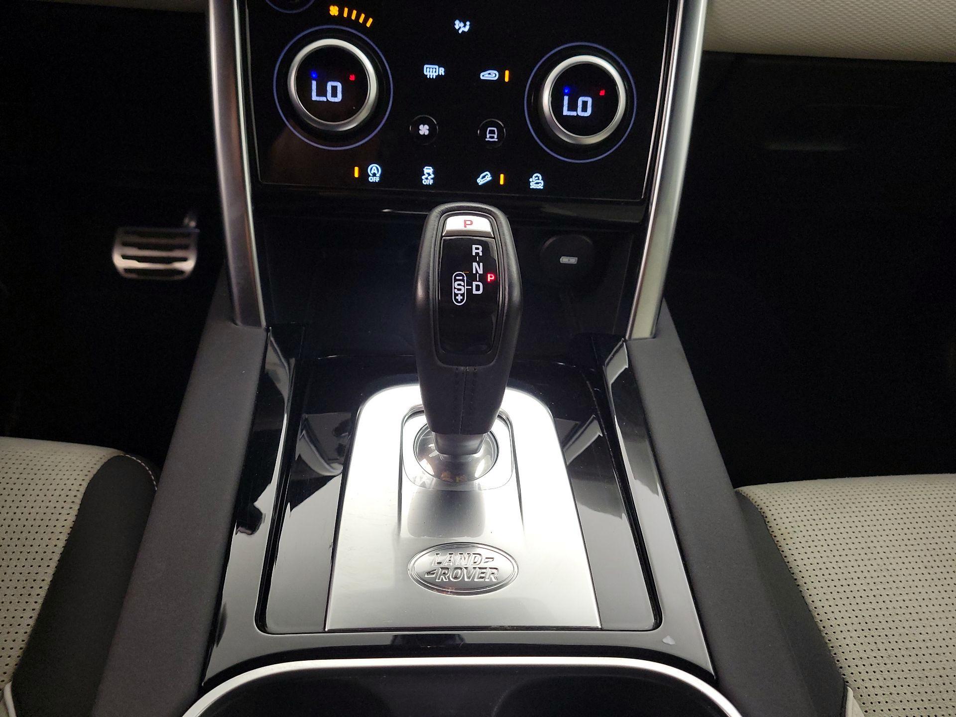 Thumbnail: 2020 Land Rover Discovery Sport - 17