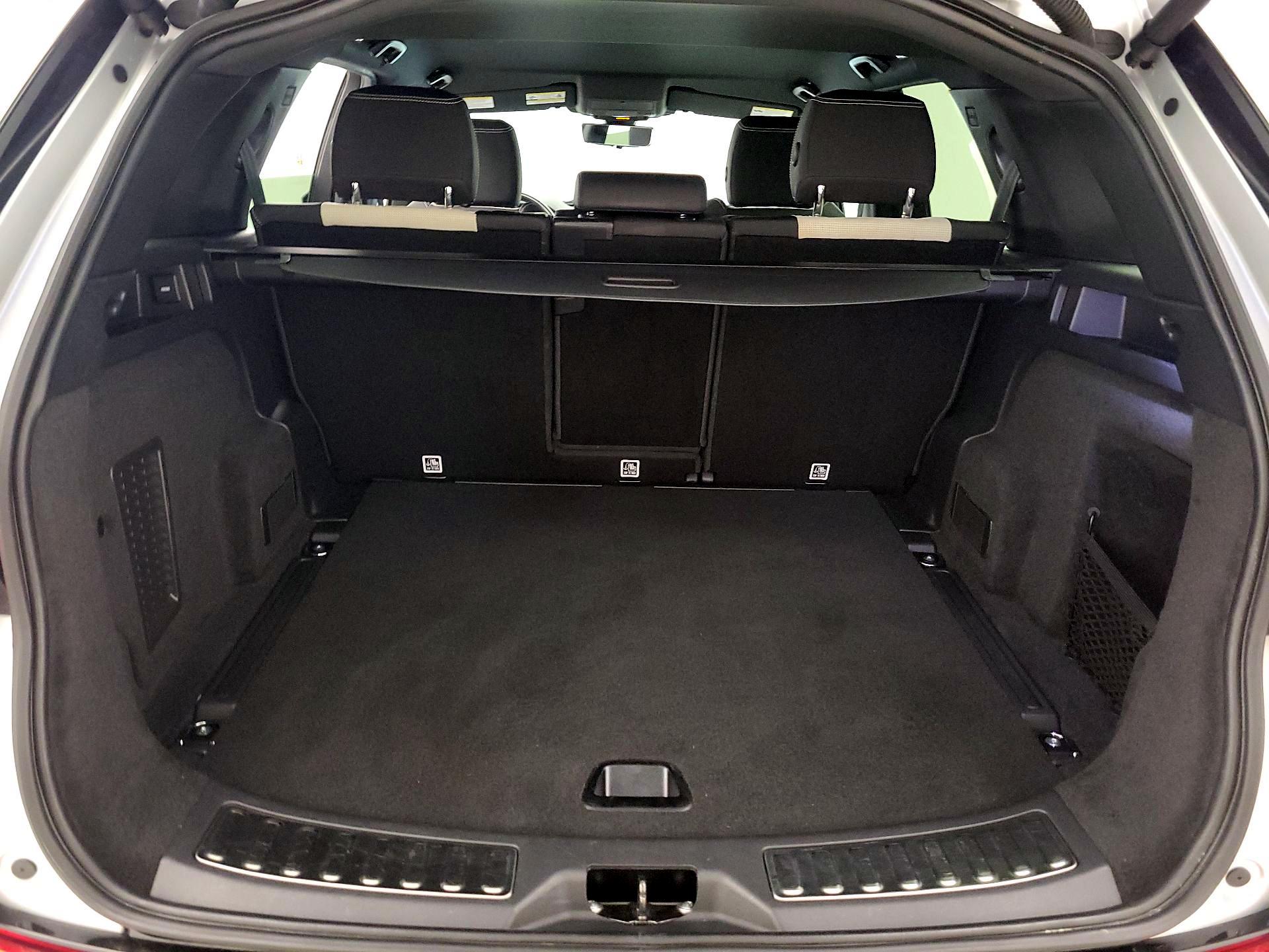 Thumbnail: 2020 Land Rover Discovery Sport - 20