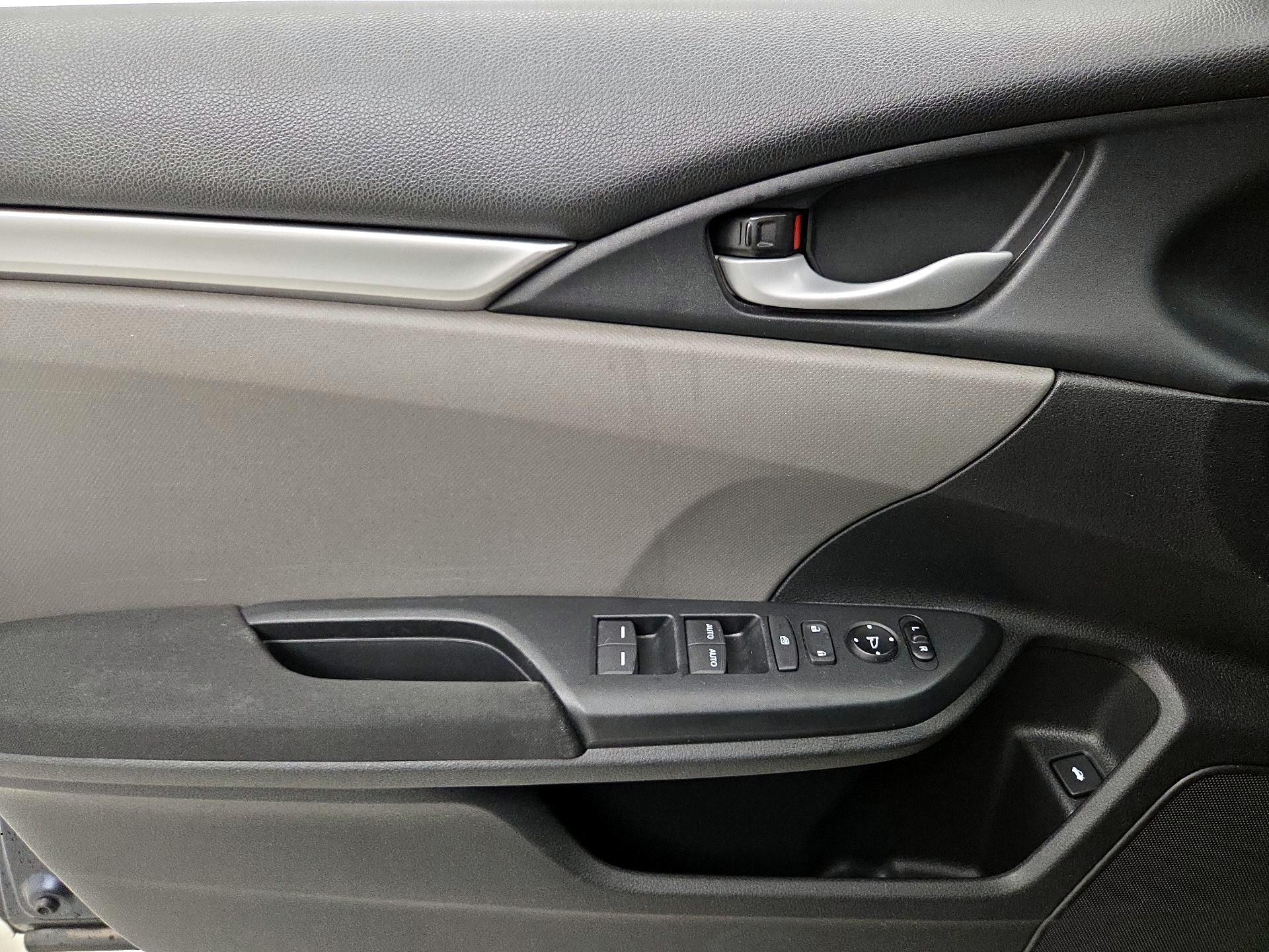 Thumbnail: 2016 Honda Civic - 12