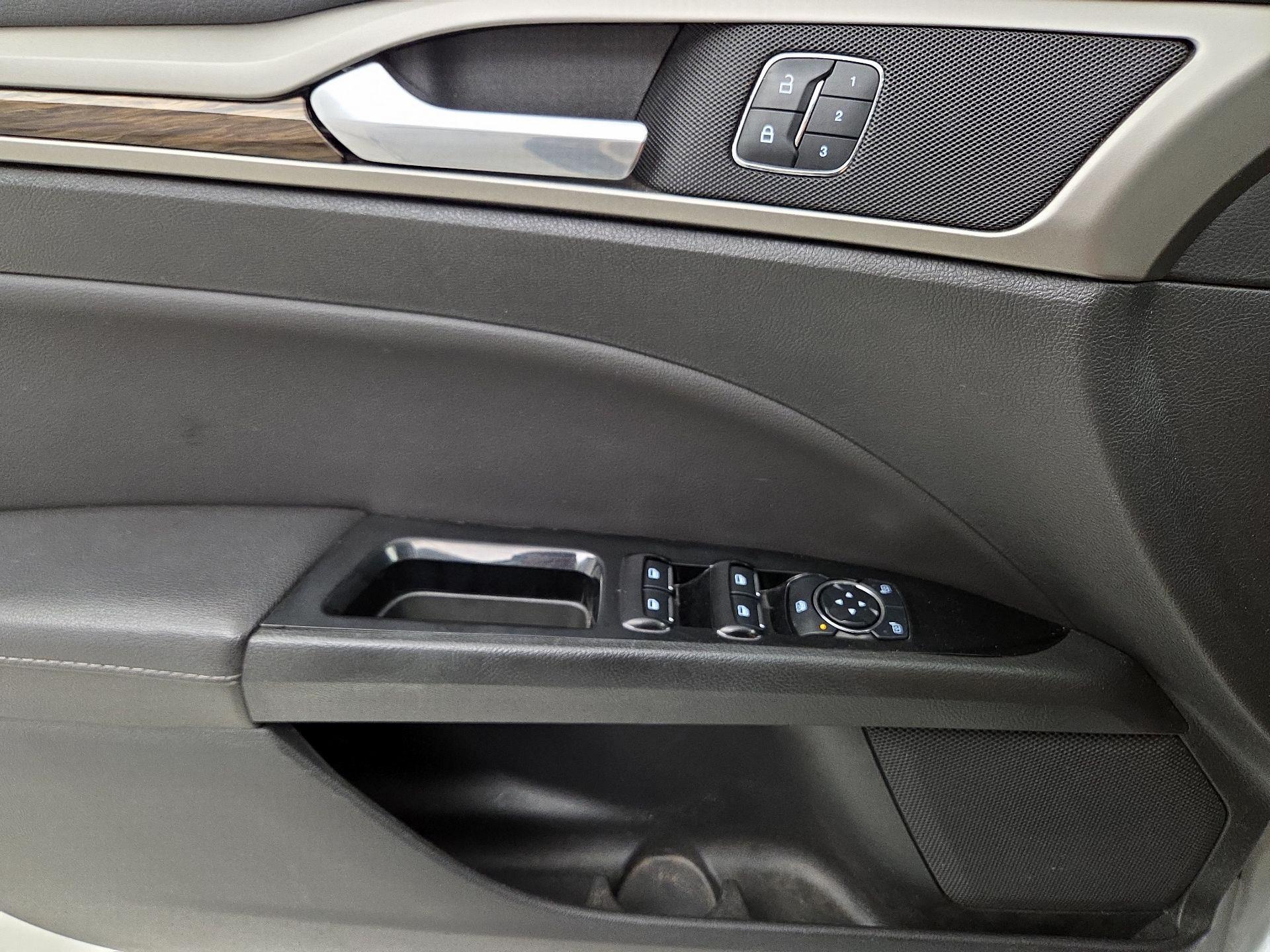 Thumbnail: 2015 Ford Fusion - 12