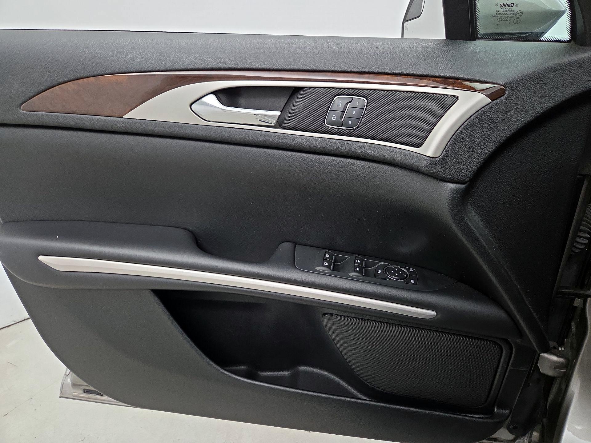 Thumbnail: 2016 Lincoln MKZ - 12