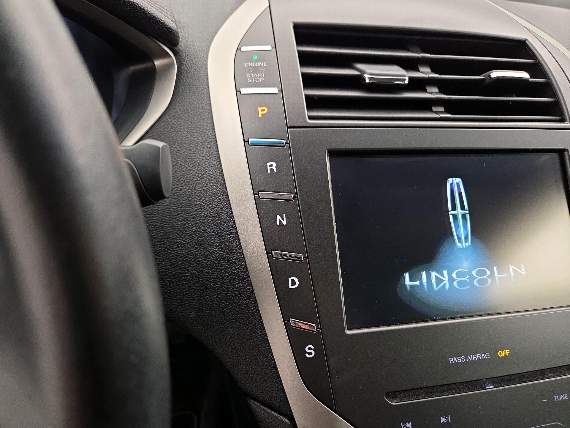 Thumbnail: 2016 Lincoln MKZ - 17