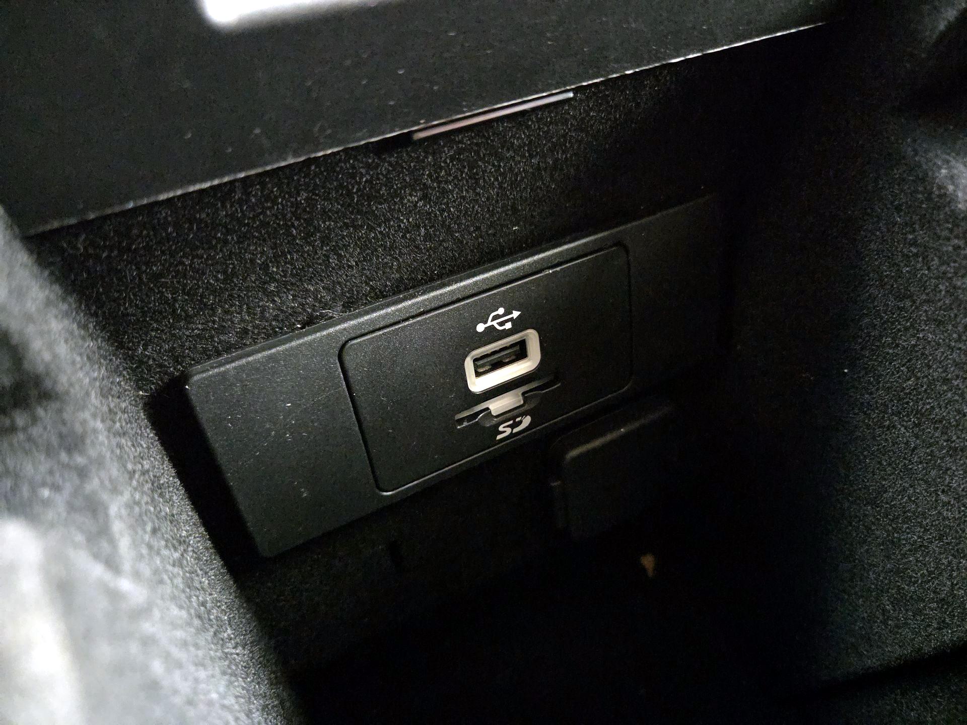 Thumbnail: 2016 Lincoln MKZ - 18