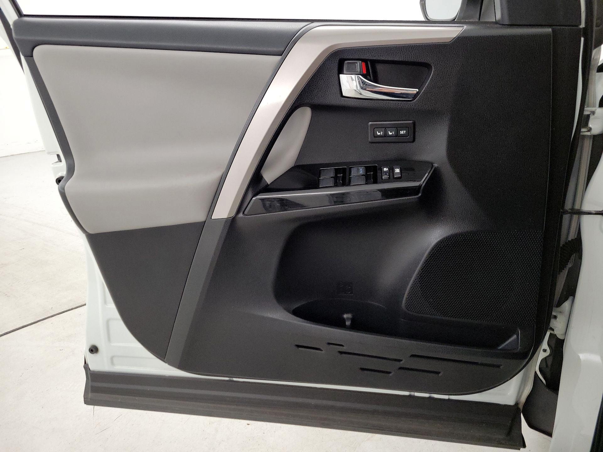 Thumbnail: 2018 Toyota RAV4 - 12