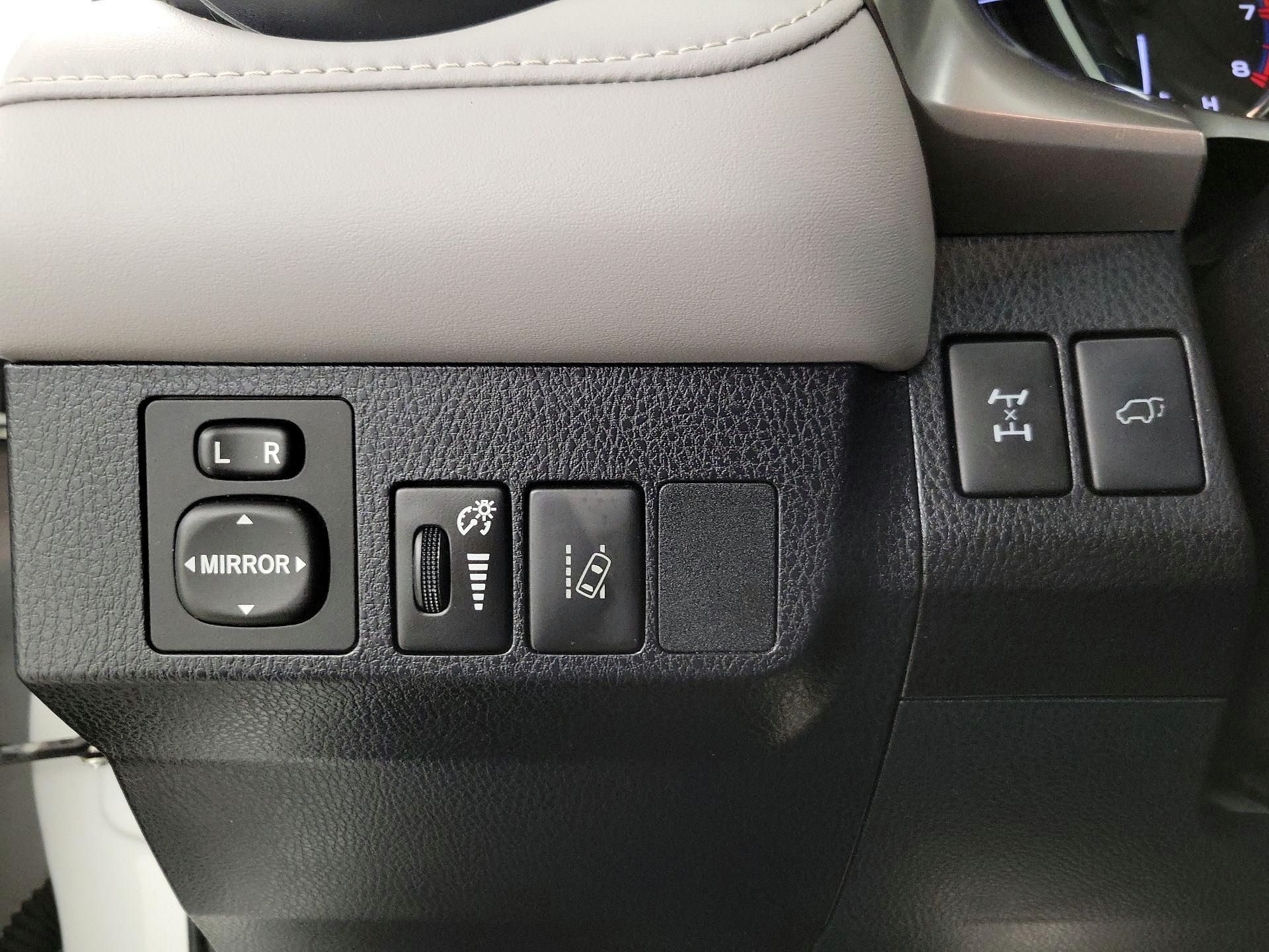 Thumbnail: 2018 Toyota RAV4 - 13