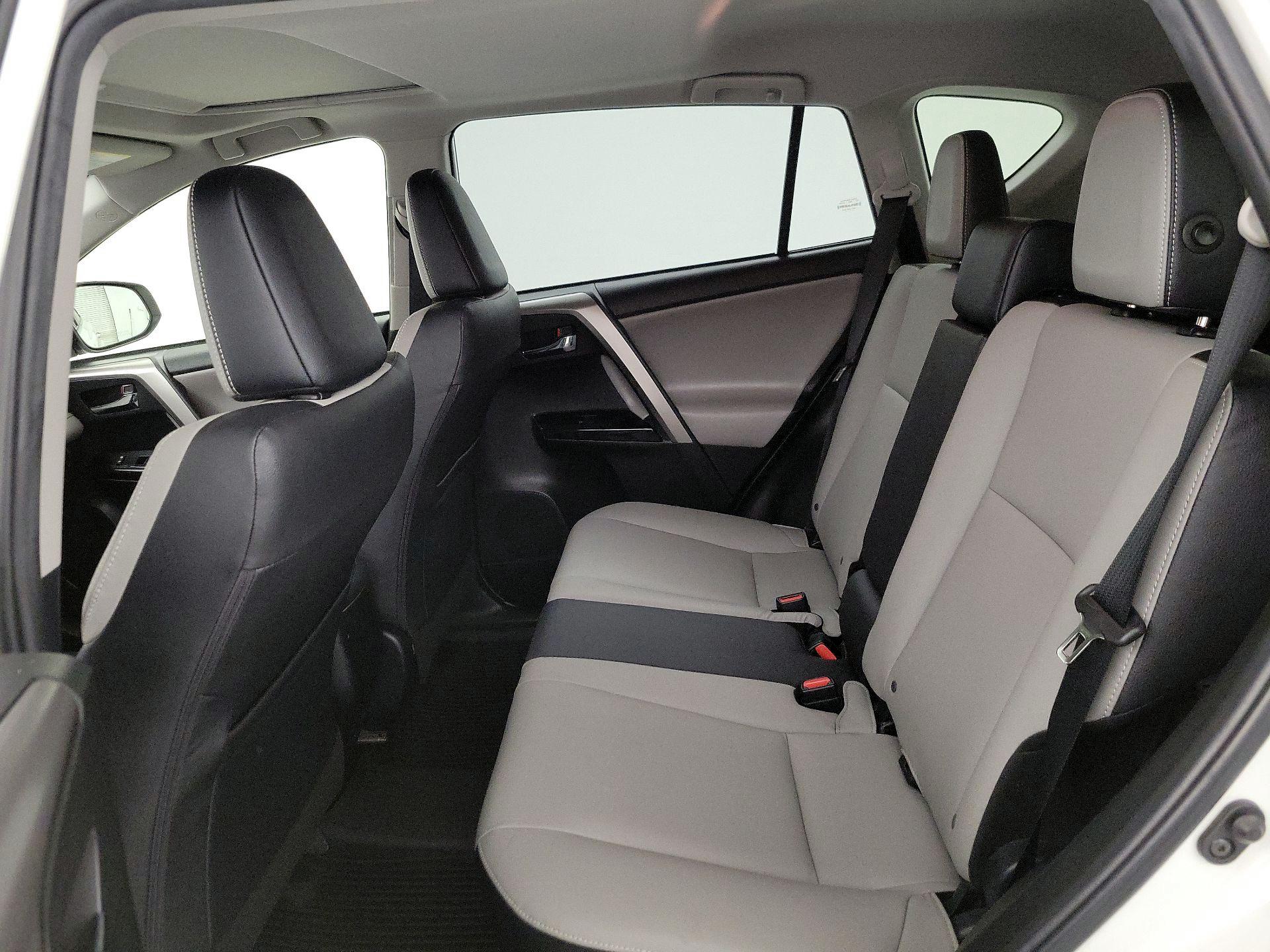 Thumbnail: 2018 Toyota RAV4 - 20