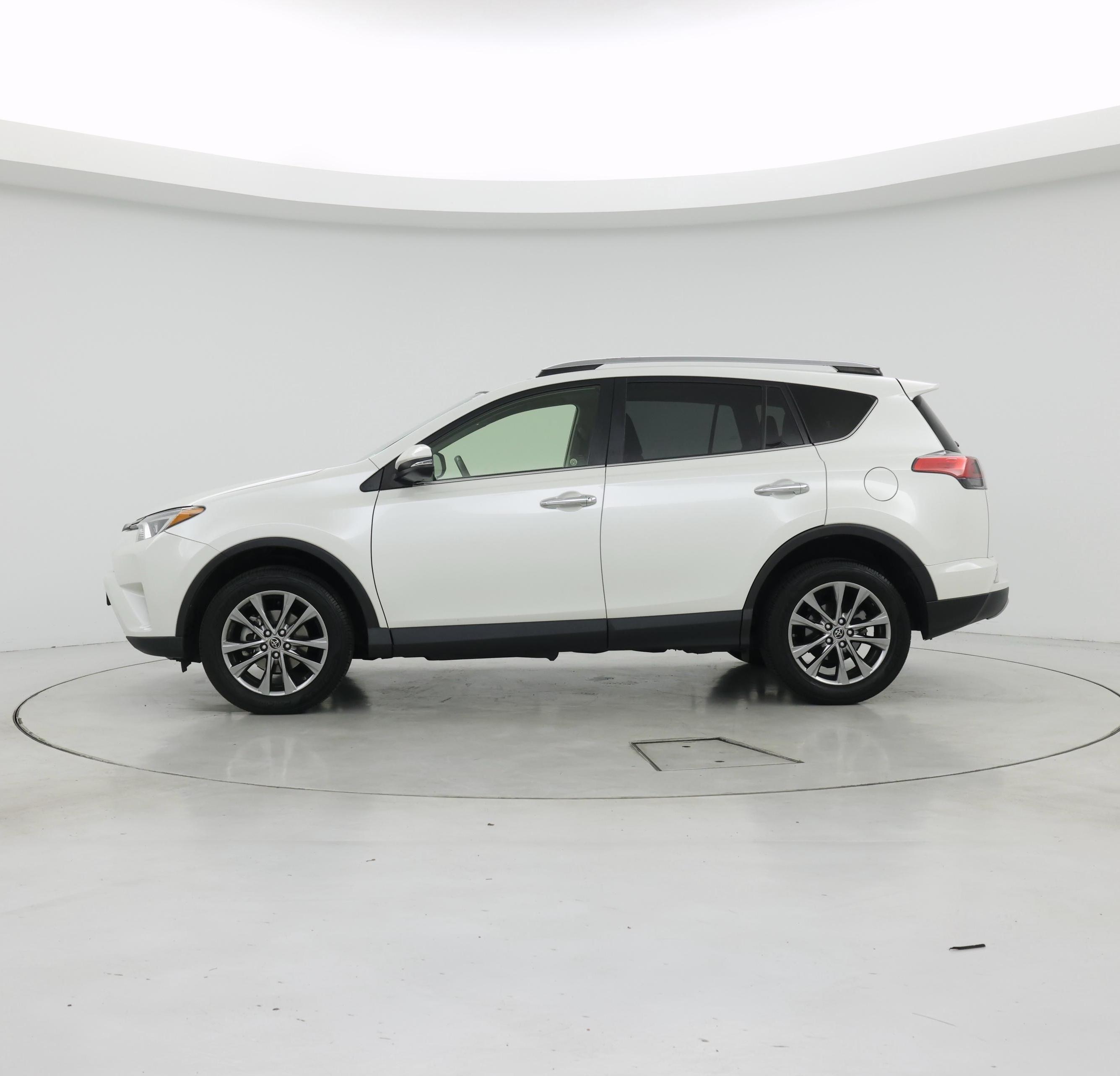 Thumbnail: 2018 Toyota RAV4 - 3