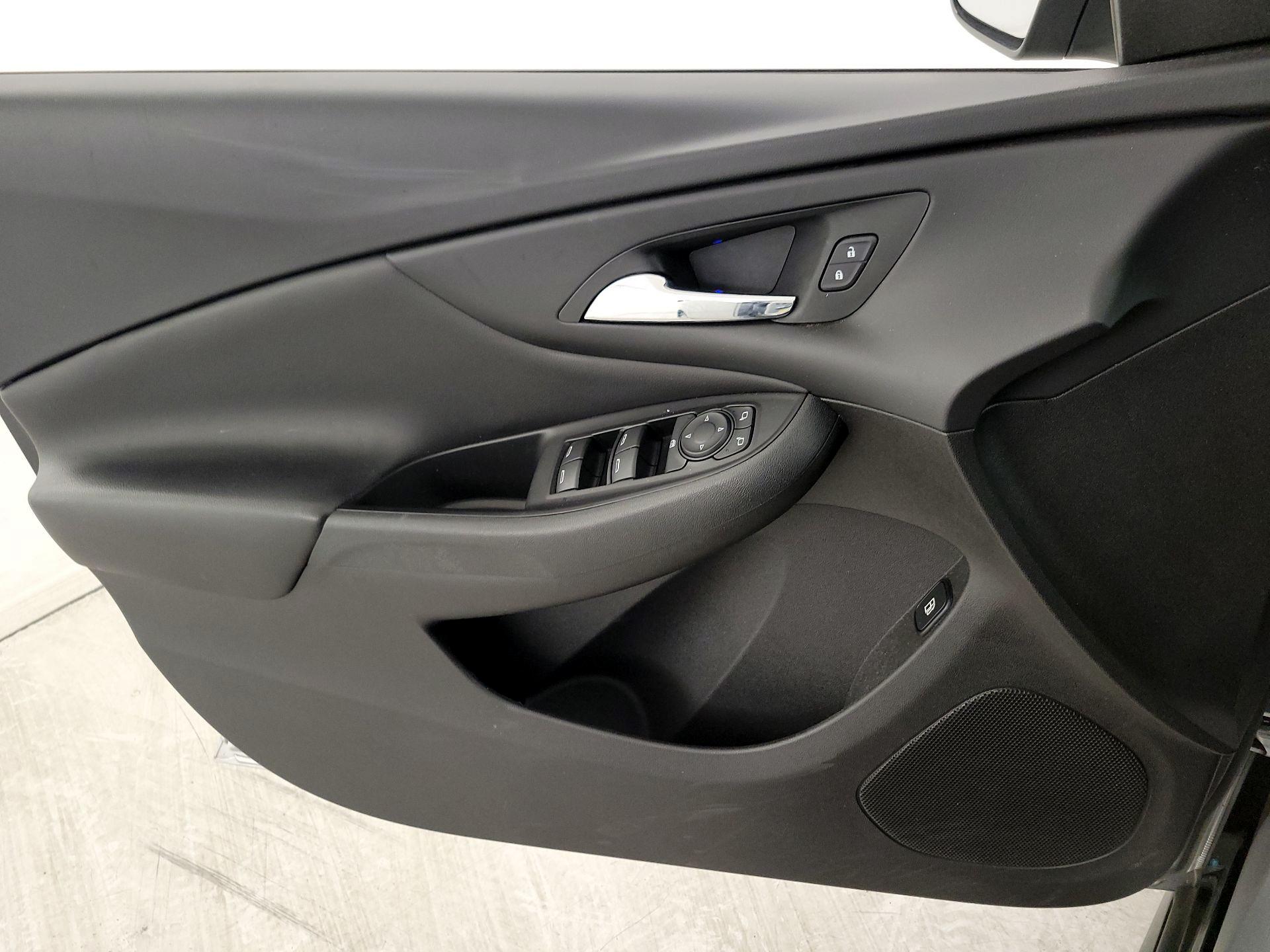 Thumbnail: 2018 Chevrolet Volt - 12