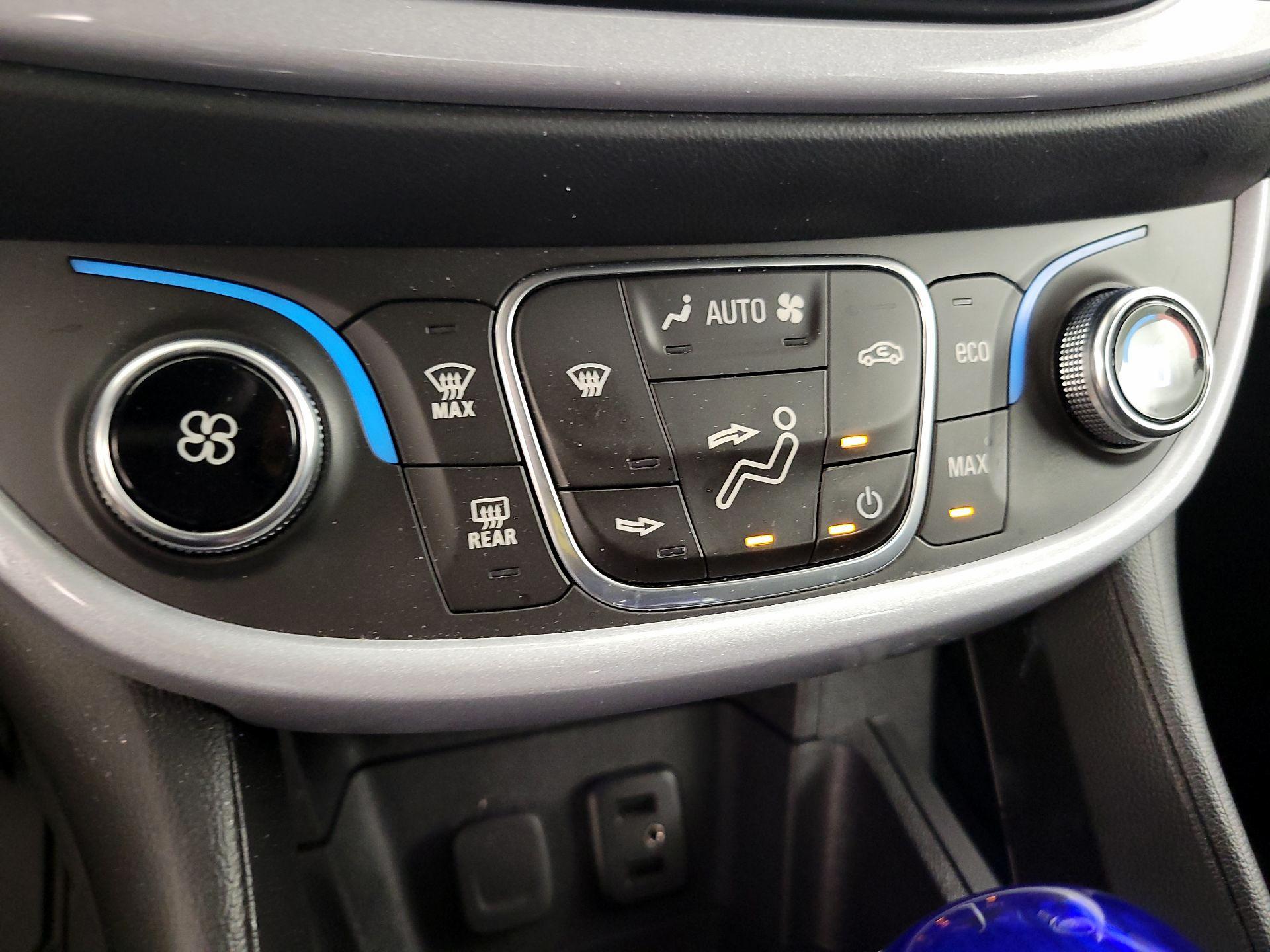 Thumbnail: 2018 Chevrolet Volt - 16