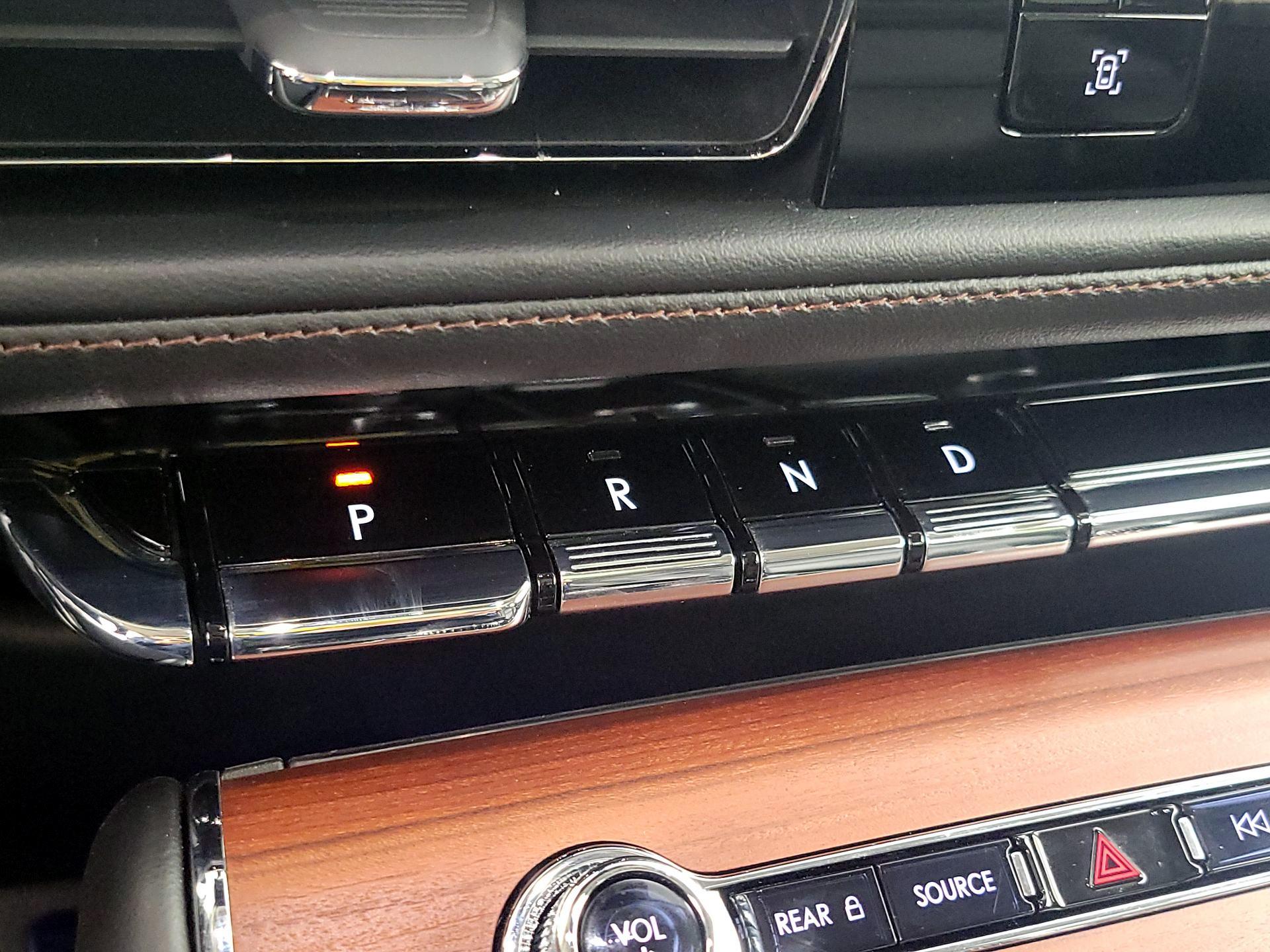 Thumbnail: 2023 Lincoln Aviator - 18