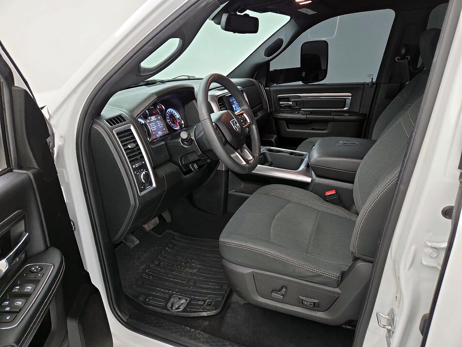 Thumbnail: 2021 RAM 1500 Classic - 11