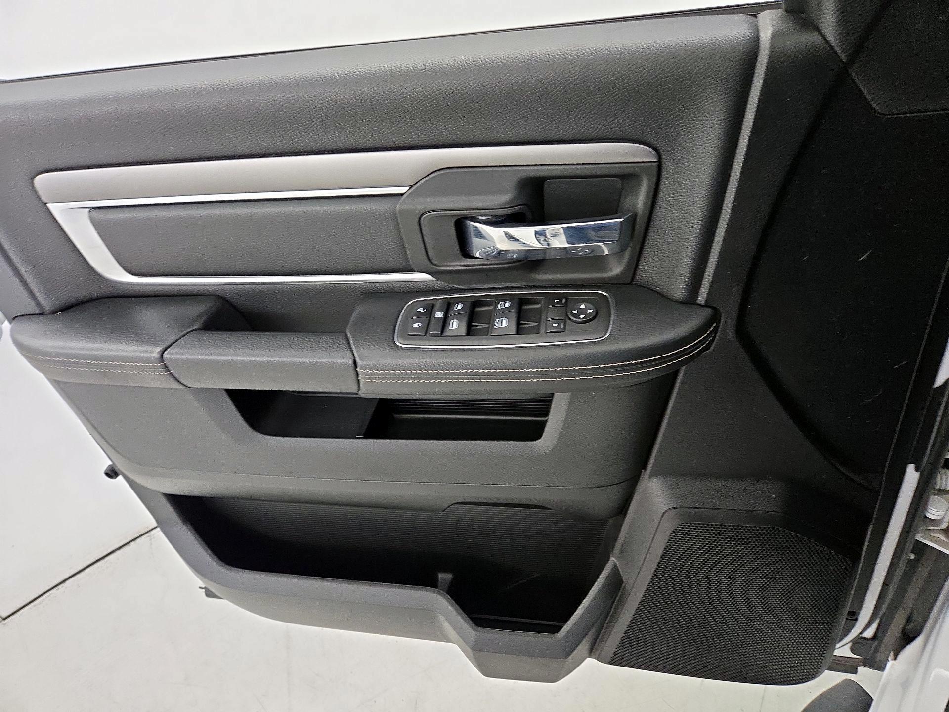 Thumbnail: 2021 RAM 1500 Classic - 12