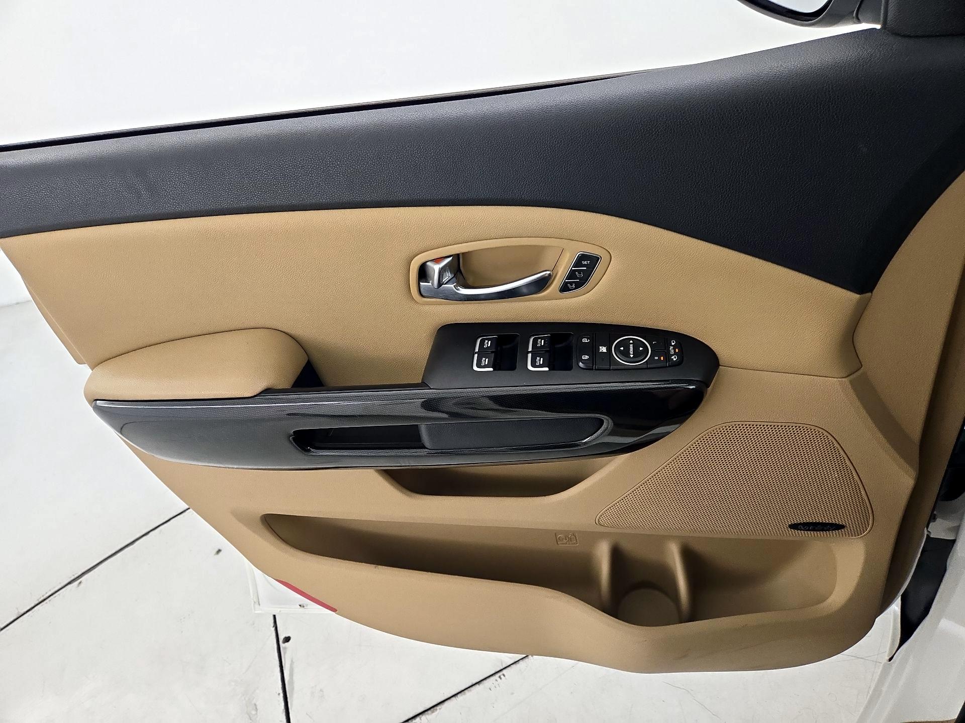 Thumbnail: 2015 Kia Sedona - 12